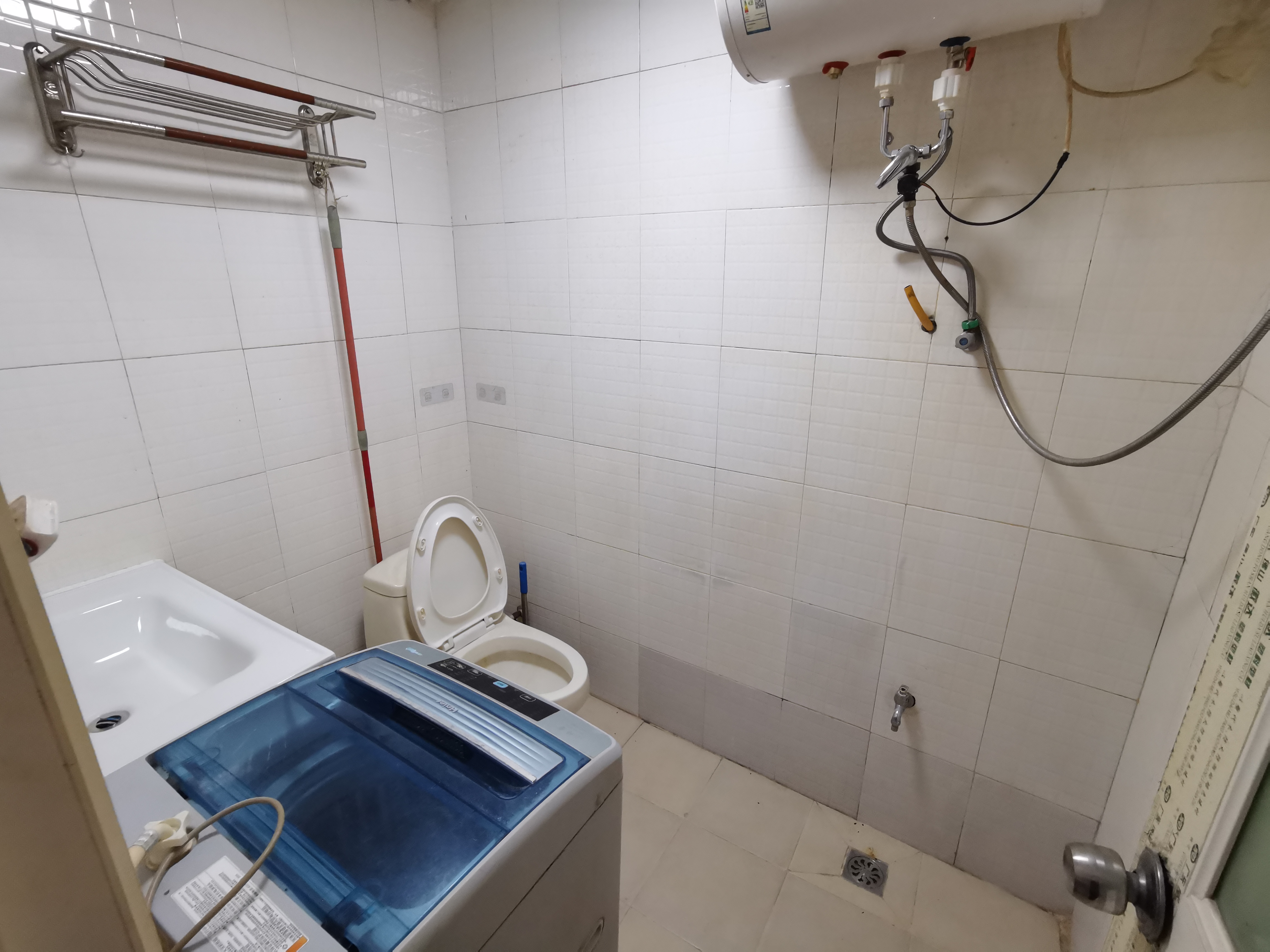 红玫瑰大厦 1室0厅1卫 1300.0元/月 红玫瑰大厦 1室0厅1卫 1300.0元/月室内图