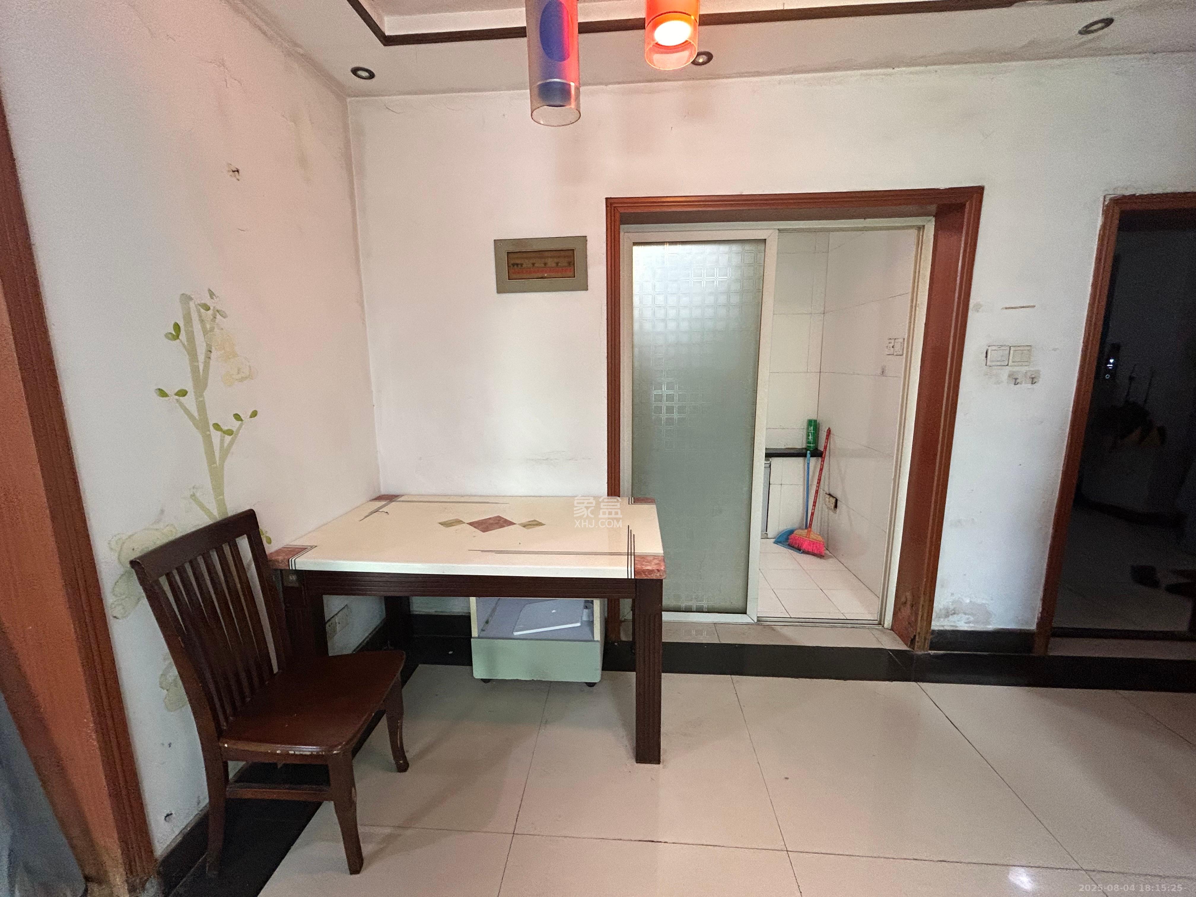 麓谷加州阳光 2室2厅1卫 2000.0元/月 麓谷加州阳光 2室2厅1卫 2000.0元/月室内图