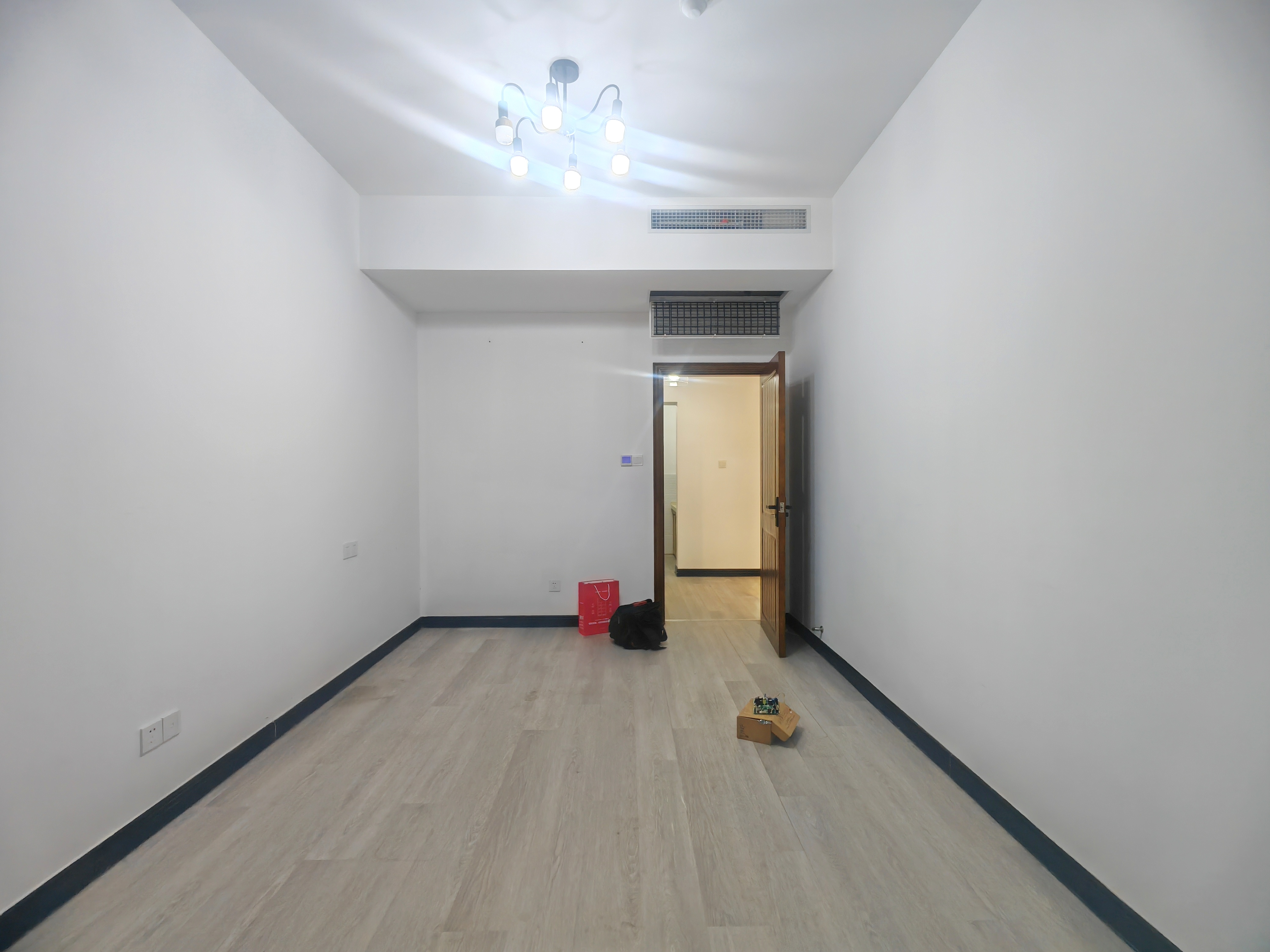 海航豪庭南苑 4室2厅4卫 8000.0元/月 海航豪庭南苑 4室2厅4卫 8000.0元/月室内图