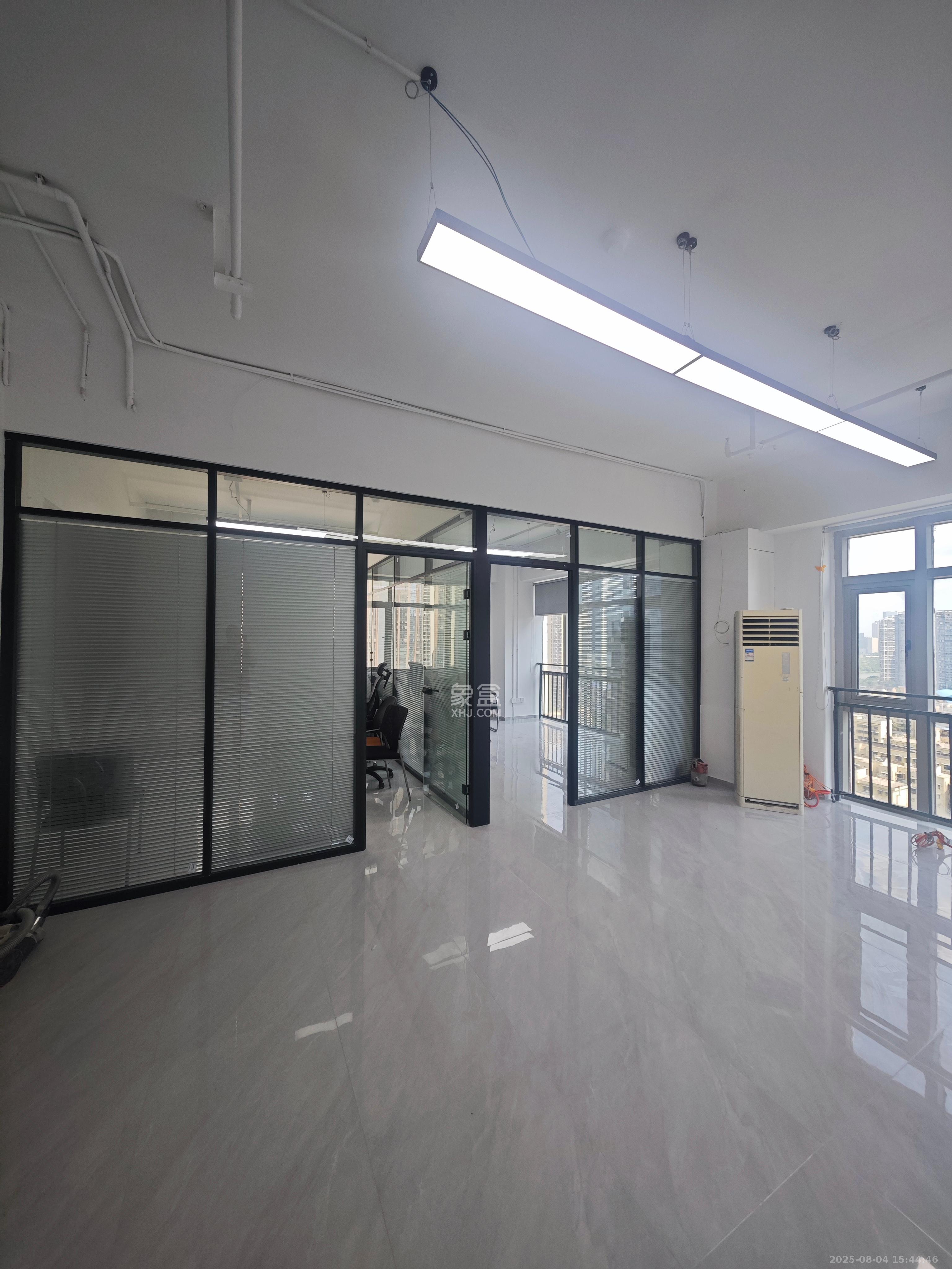 奥克斯广场  2室1厅1卫    5500.0元/月 奥克斯广场  2室1厅1卫    5500.0元/月室内图