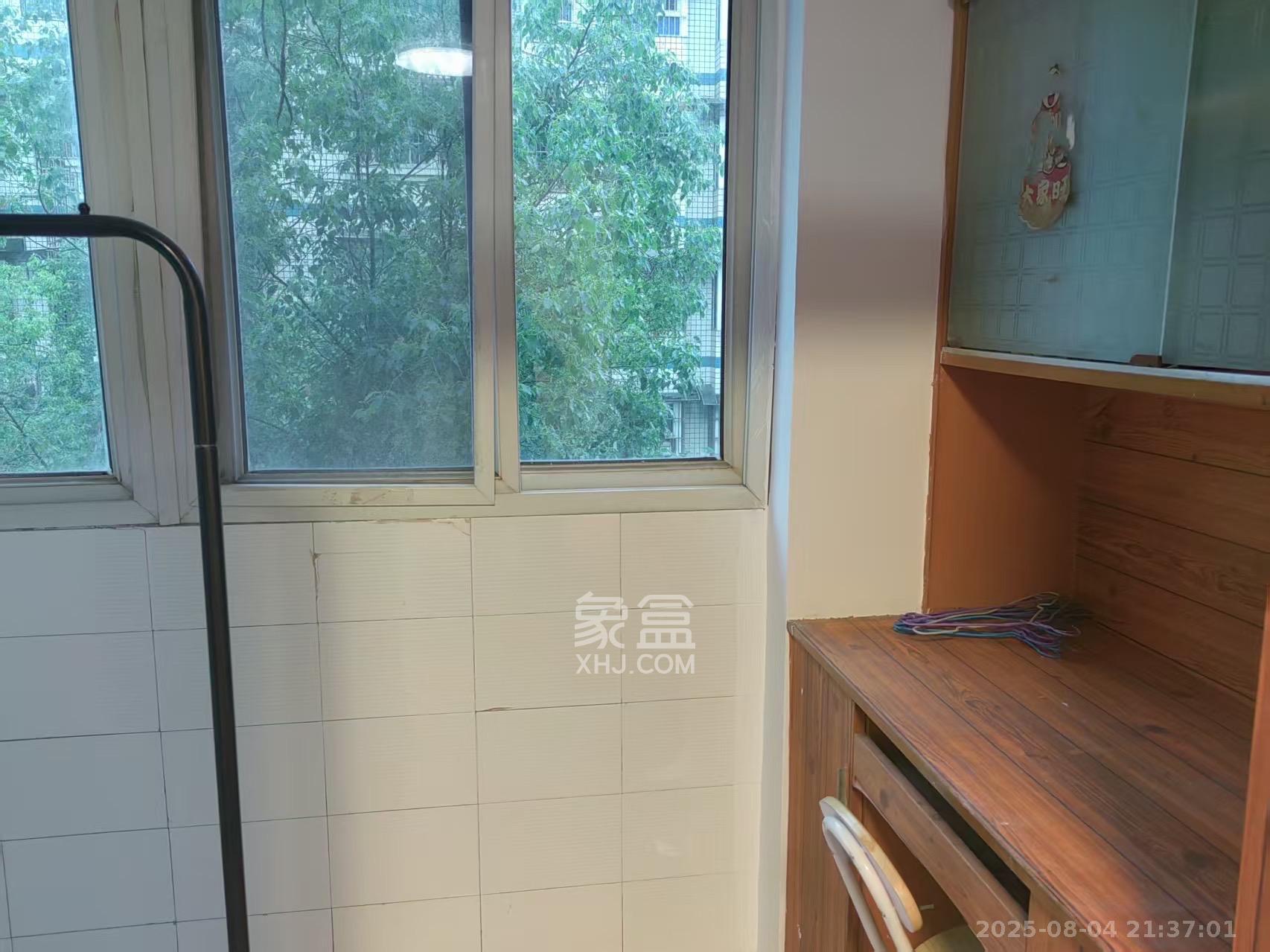 四方小区 2室2厅1卫 1500.0元/月 四方小区 2室2厅1卫 1500.0元/月室内图