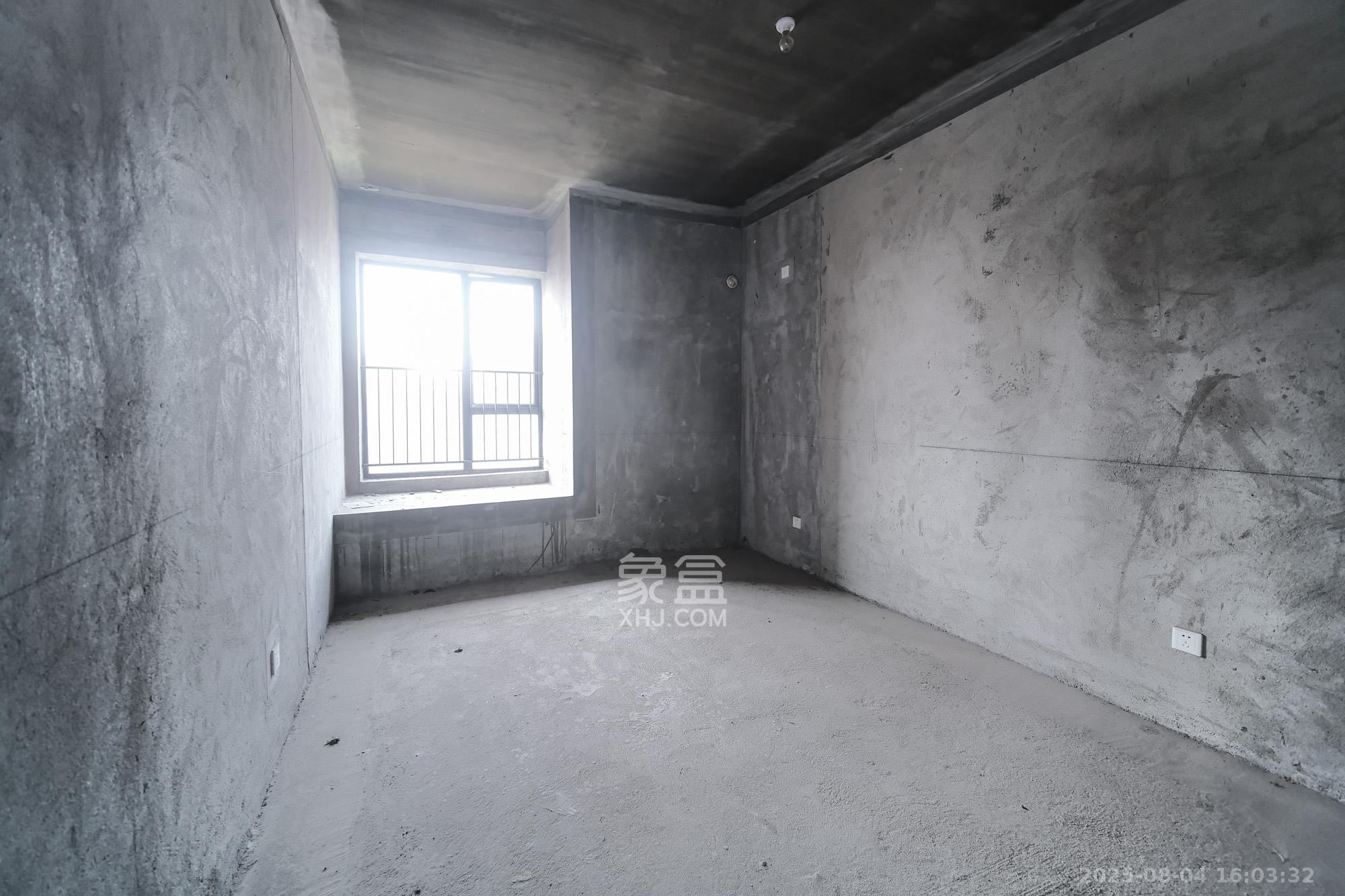 三一街区  5室2厅3卫    95.0万卧室