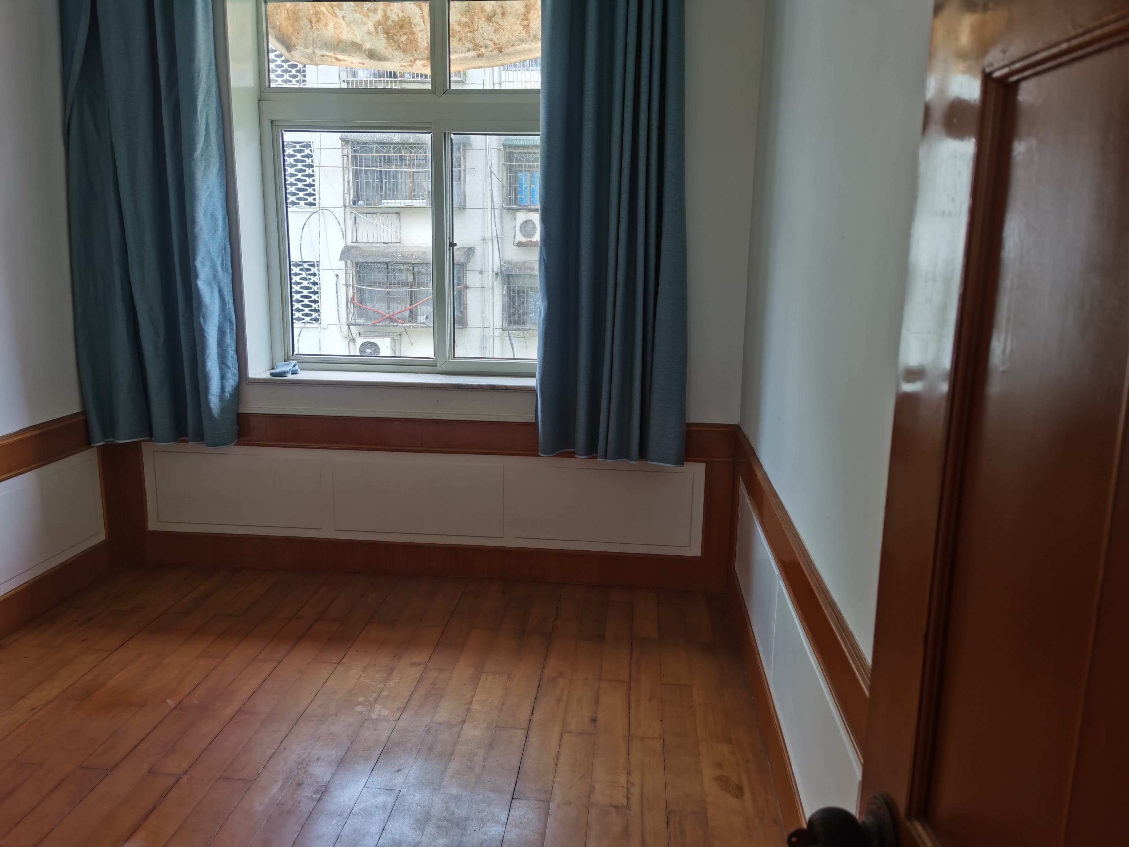 市人大政协机关大院住宅区(老市委) 3室1厅1卫 1300.0元/月 市人大政协机关大院住宅区(老市委) 3室1厅1卫 1300.0元/月室内图