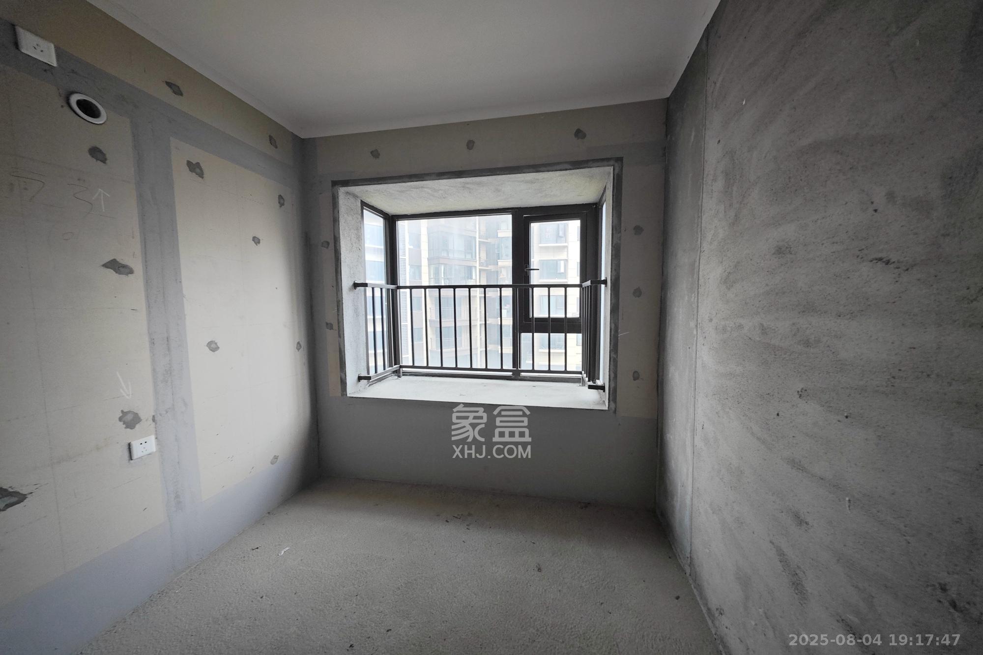 保利大都汇一期、二期 4室2厅2卫 128.8万 保利大都汇一期、二期 4室2厅2卫 128.8万卧室