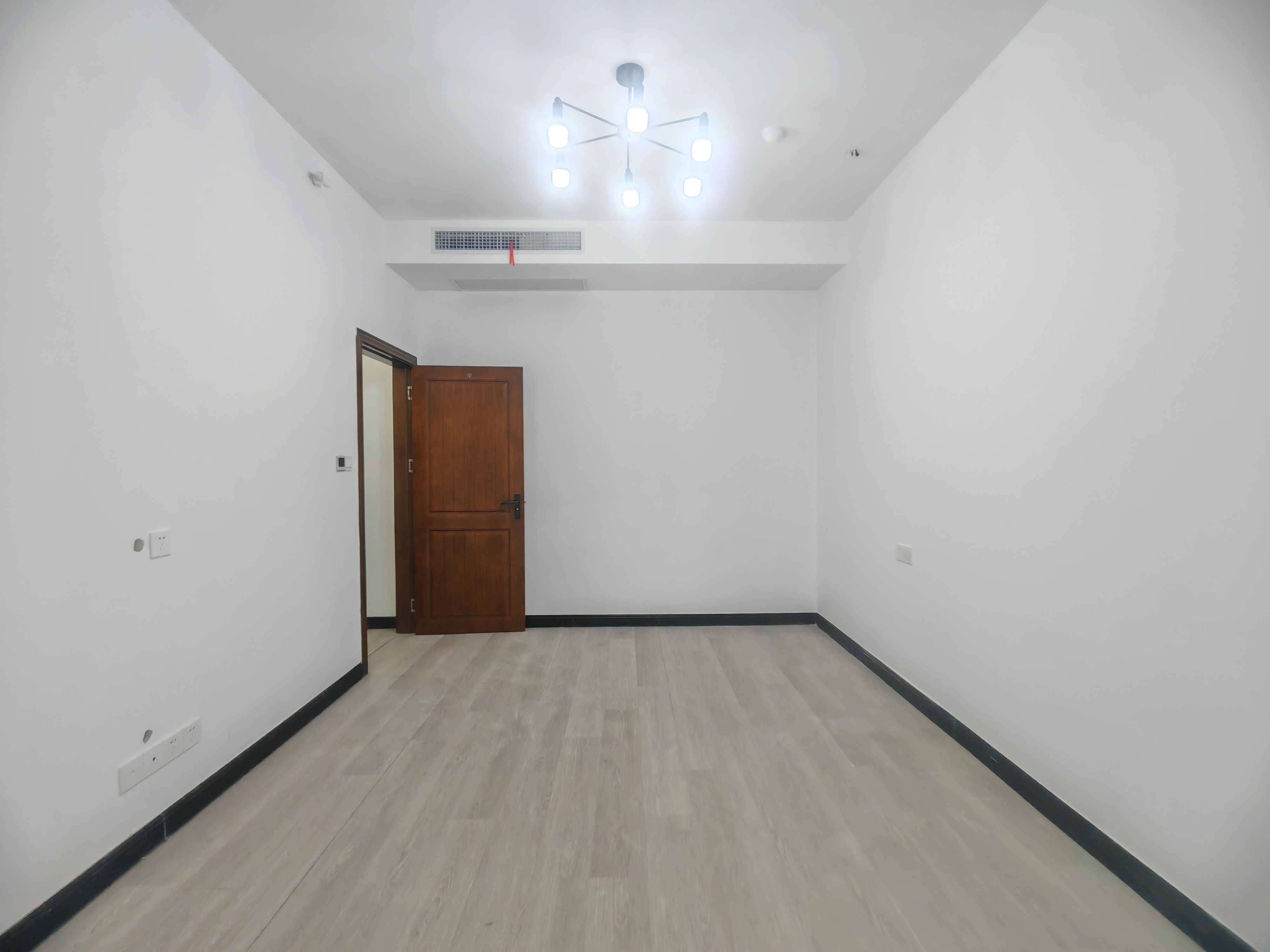 海航豪庭南苑 4室2厅4卫 8000.0元/月 海航豪庭南苑 4室2厅4卫 8000.0元/月室内图