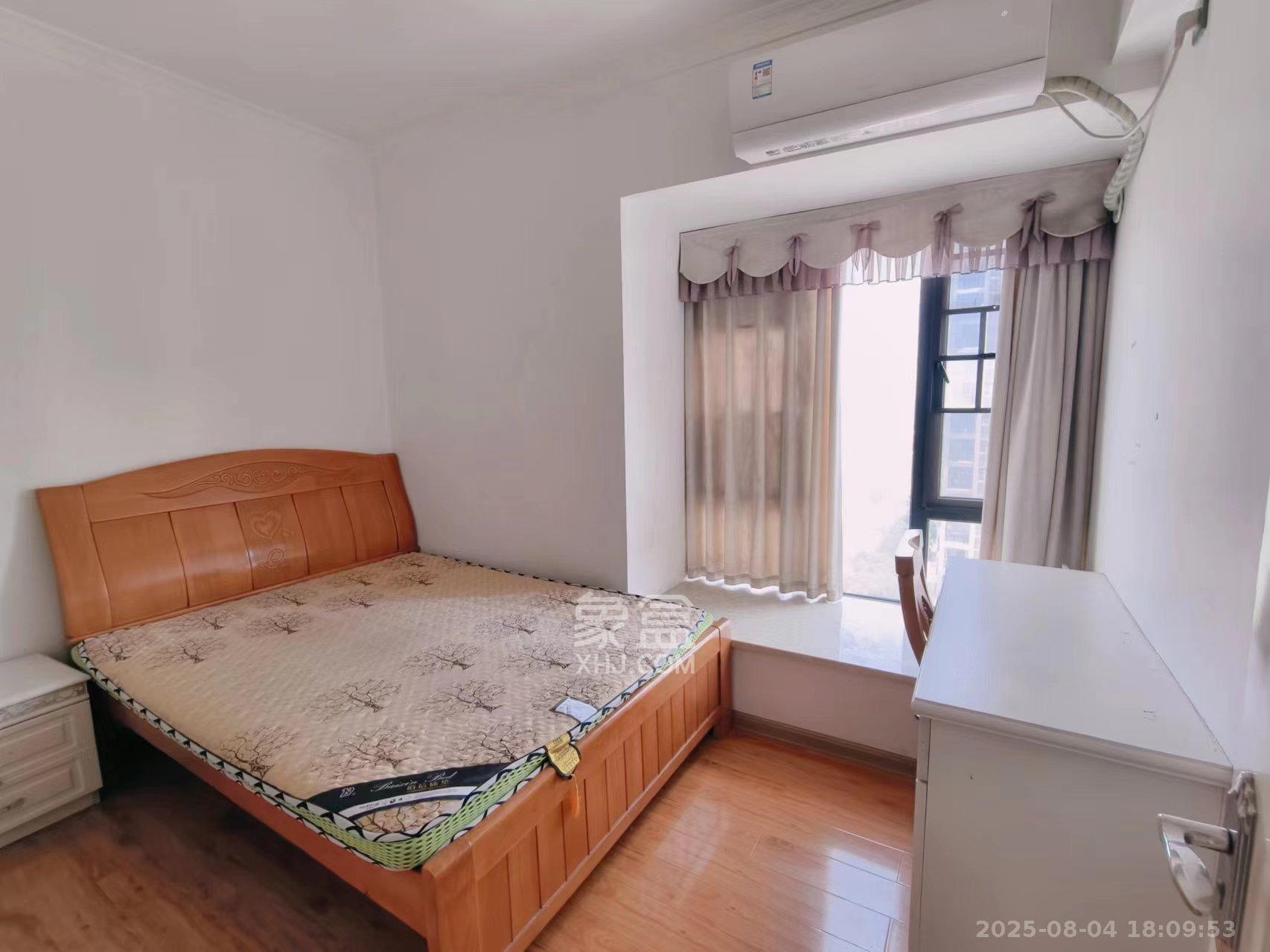 蓝山郡  3室2厅1卫    2400.0元/月室内图