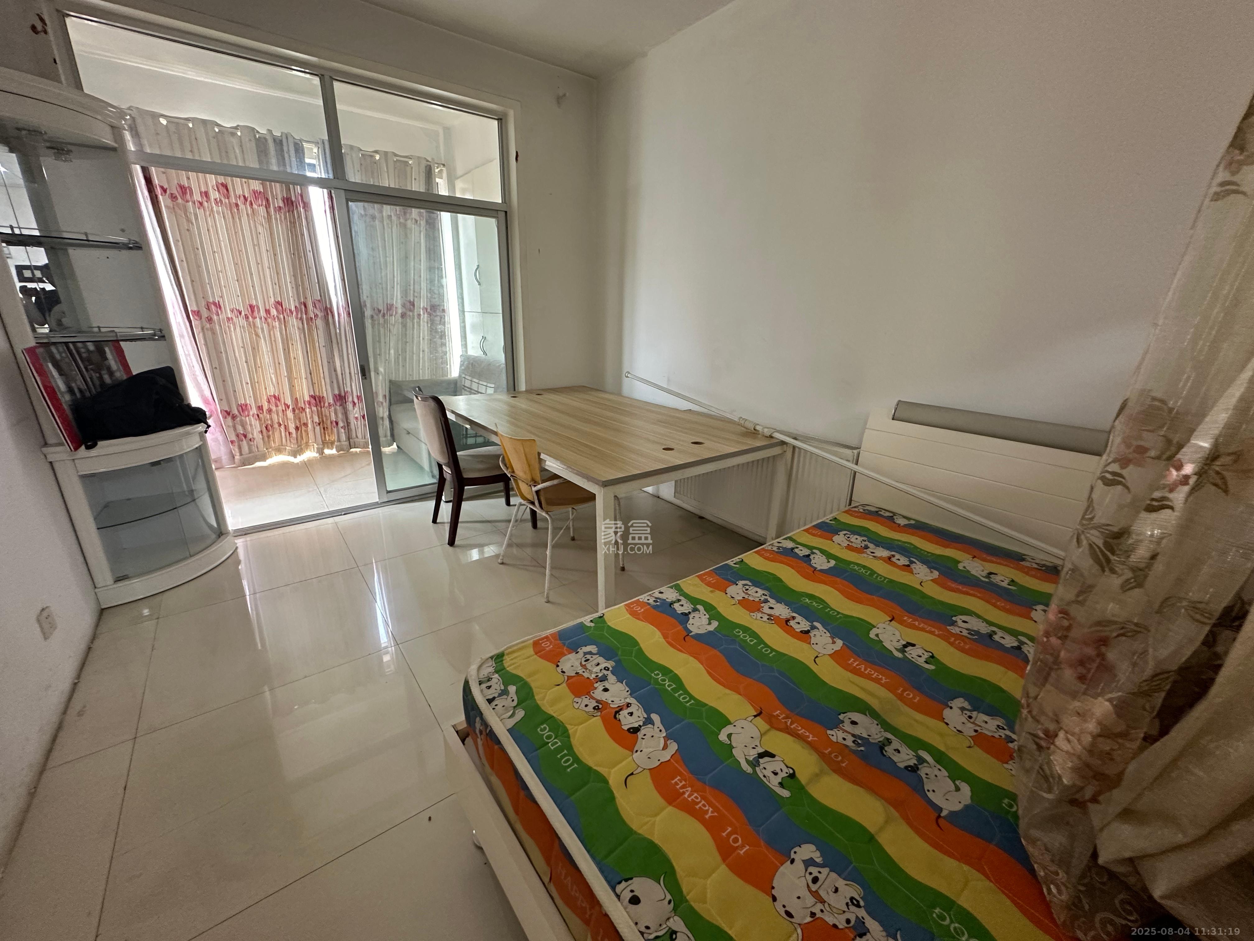 上海城小区 1室2厅1卫 2000.0元/月 上海城小区 1室2厅1卫 2000.0元/月室内图