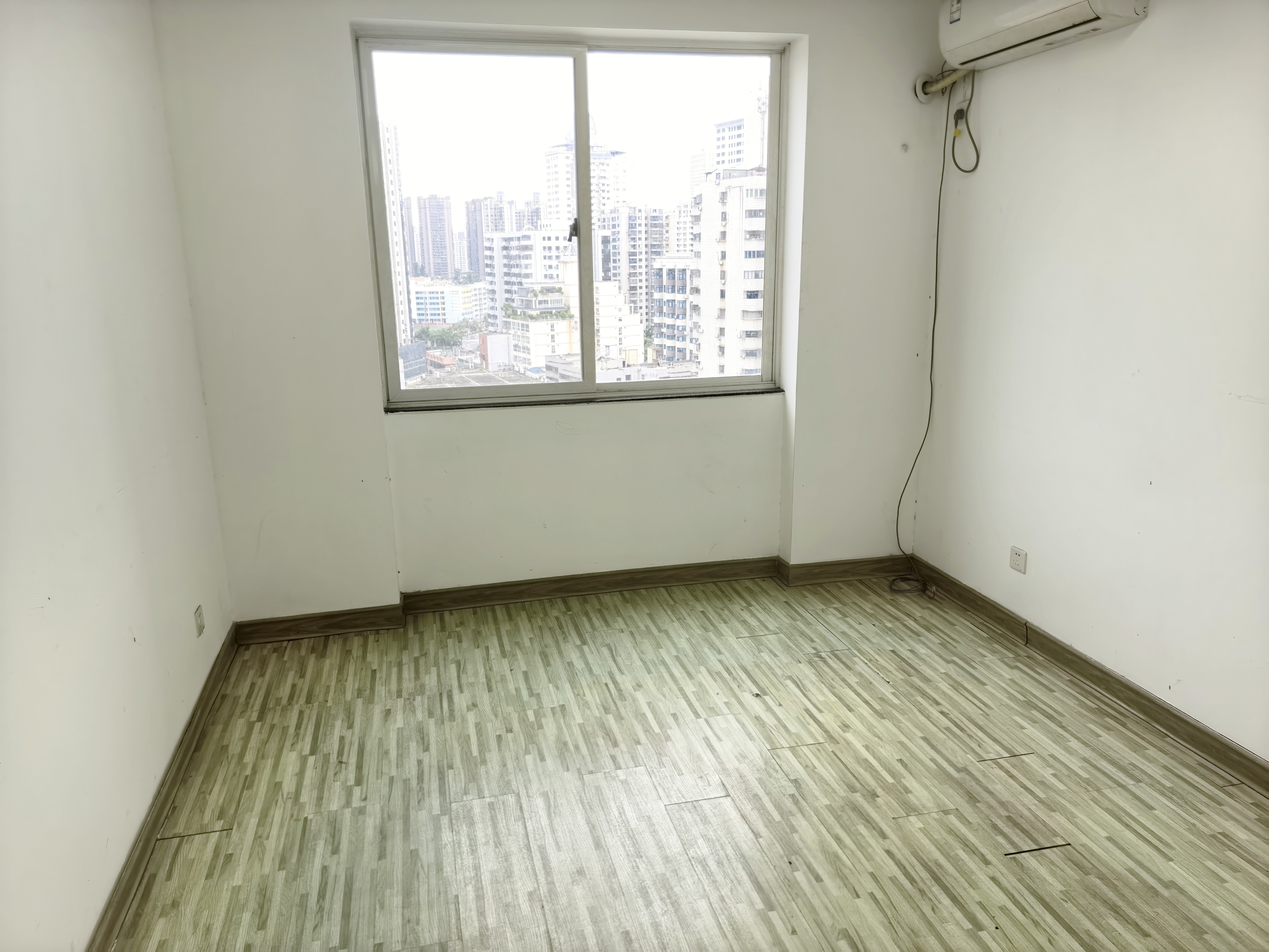 中盐大厦 3室2厅2卫 3200.0元/月 中盐大厦 3室2厅2卫 3200.0元/月室内图