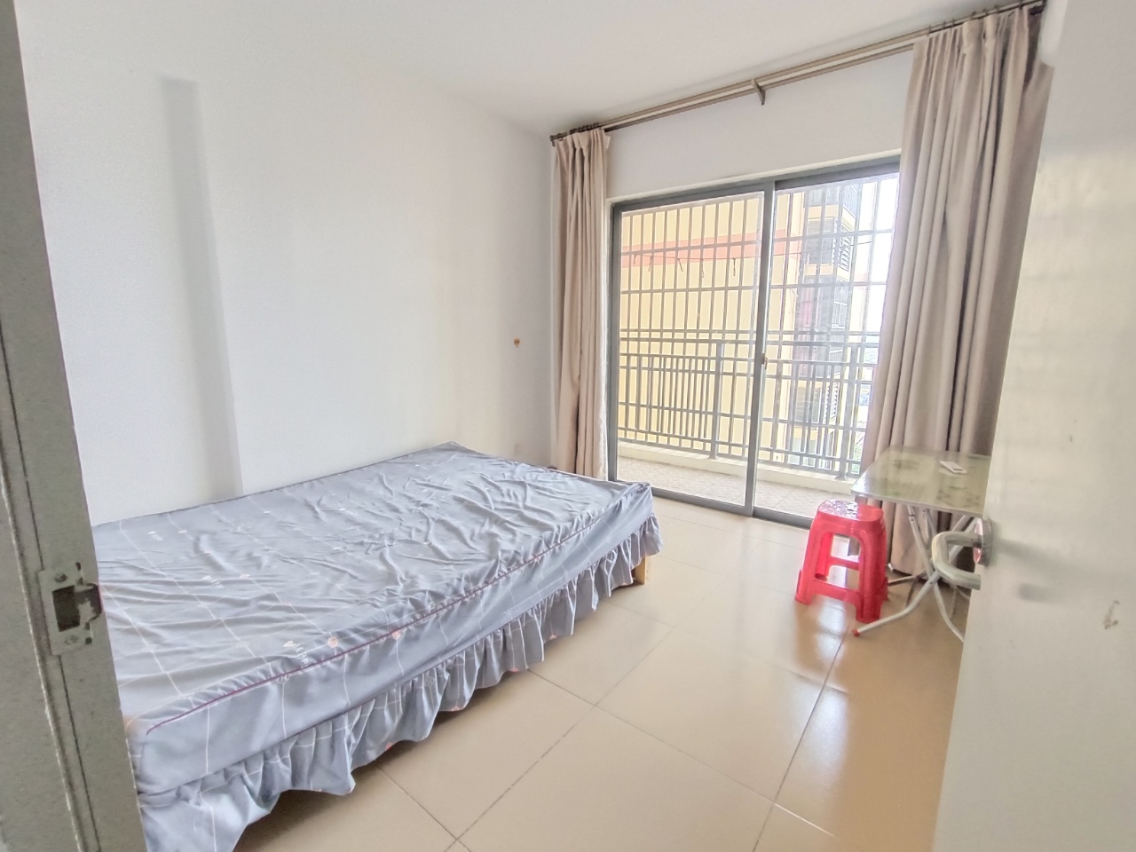 荣锦花园  3室2厅2卫    2400.0元/月 荣锦花园  3室2厅2卫    2400.0元/月室内图