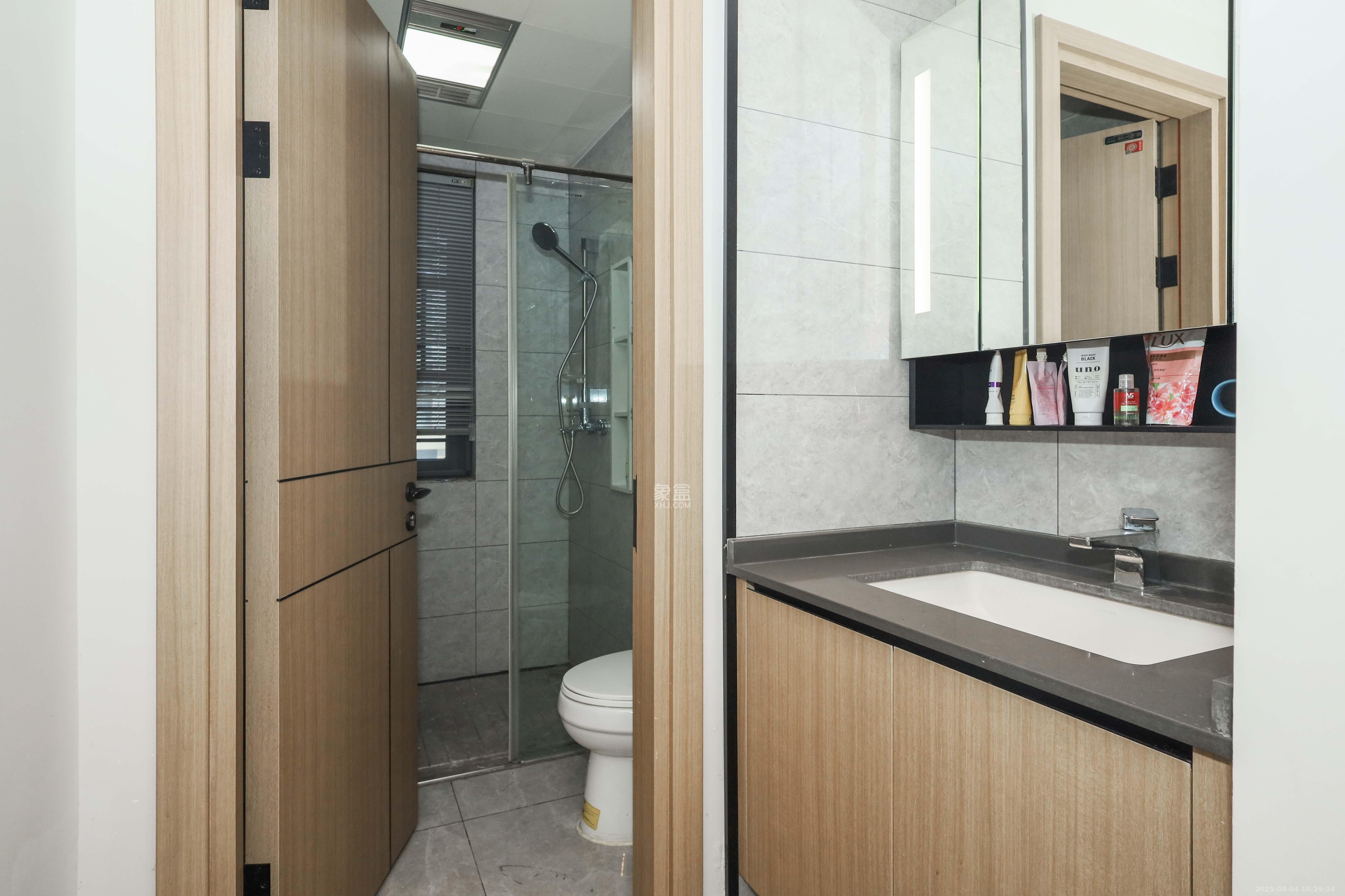 爱家当代境  4室2厅2卫    160.0万 爱家当代境  4室2厅2卫    160.0万卫生间