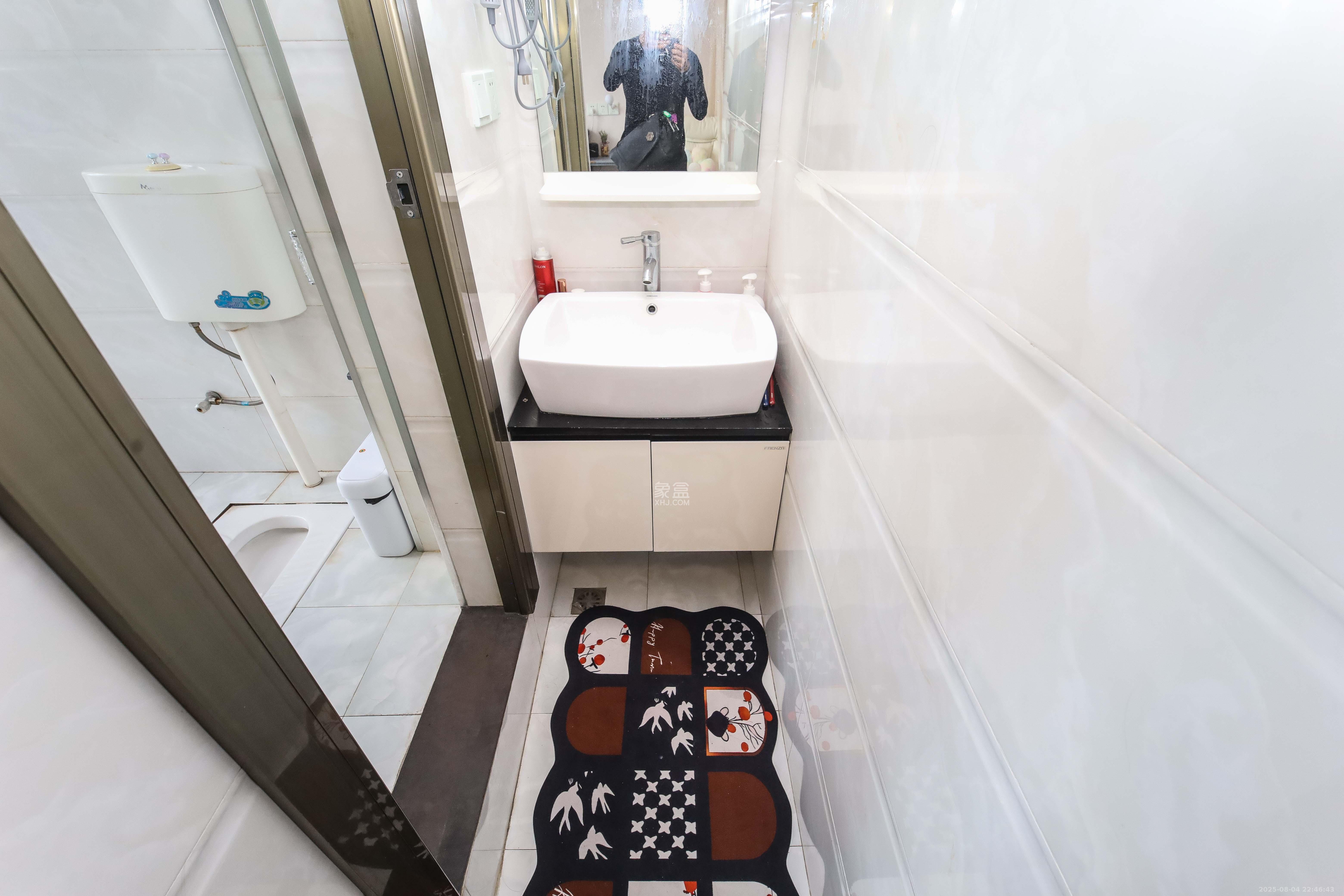 红橡华园(菲莎公馆)  1室1厅1卫    28.0万卫生间