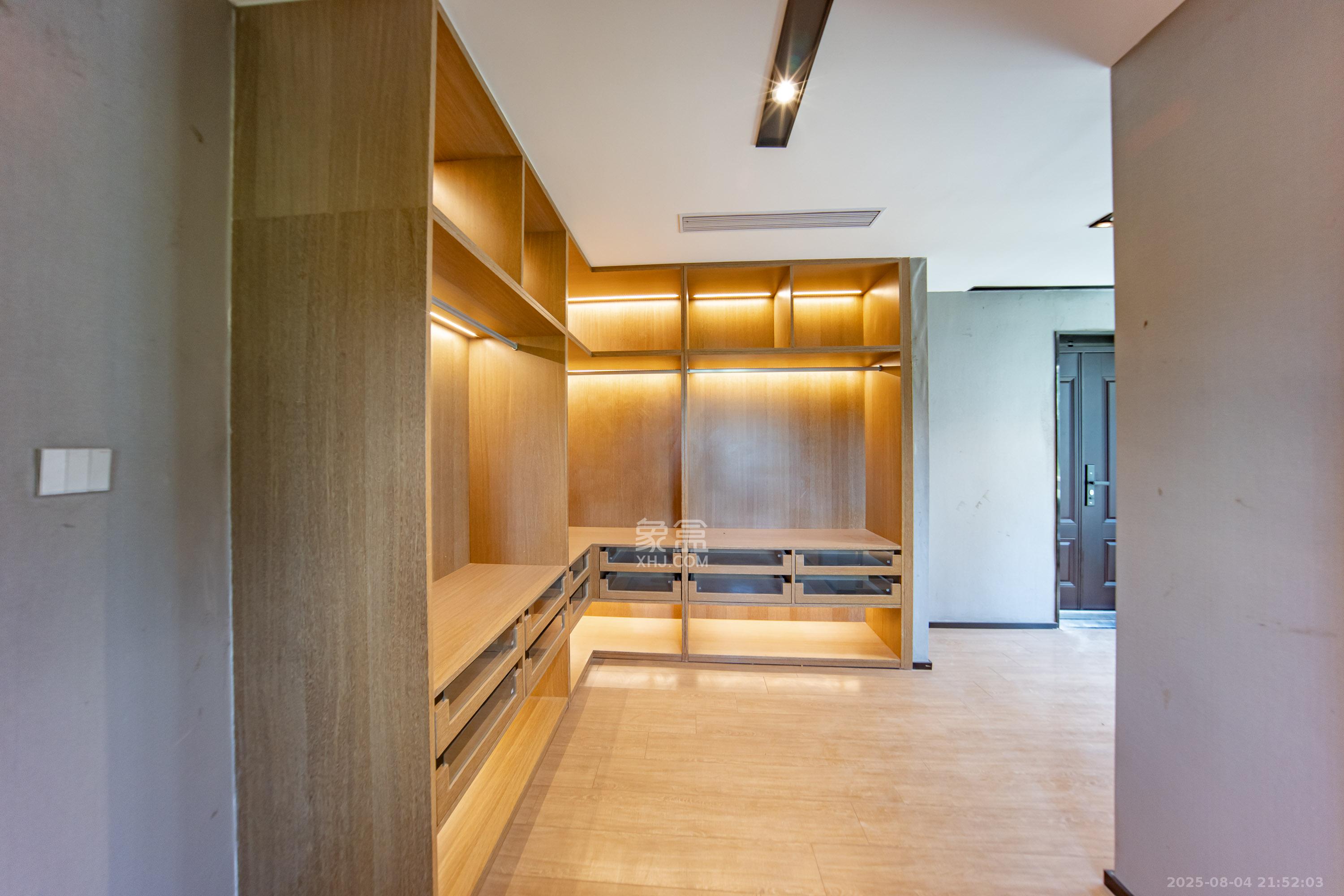 碧桂园智慧城市  5室2厅3卫    300.0万其他