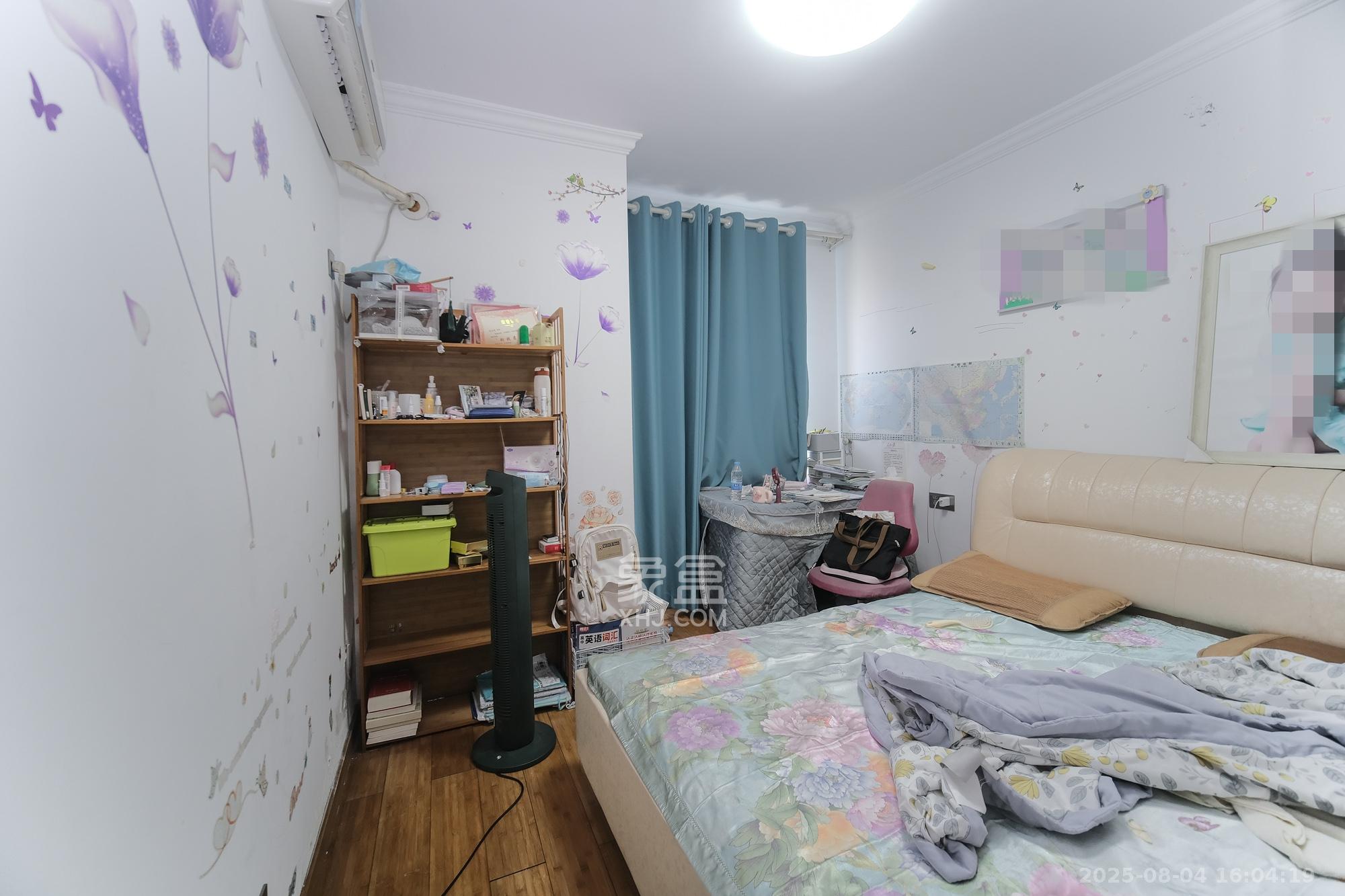 三一街区  3室2厅2卫   86.80万卧室
