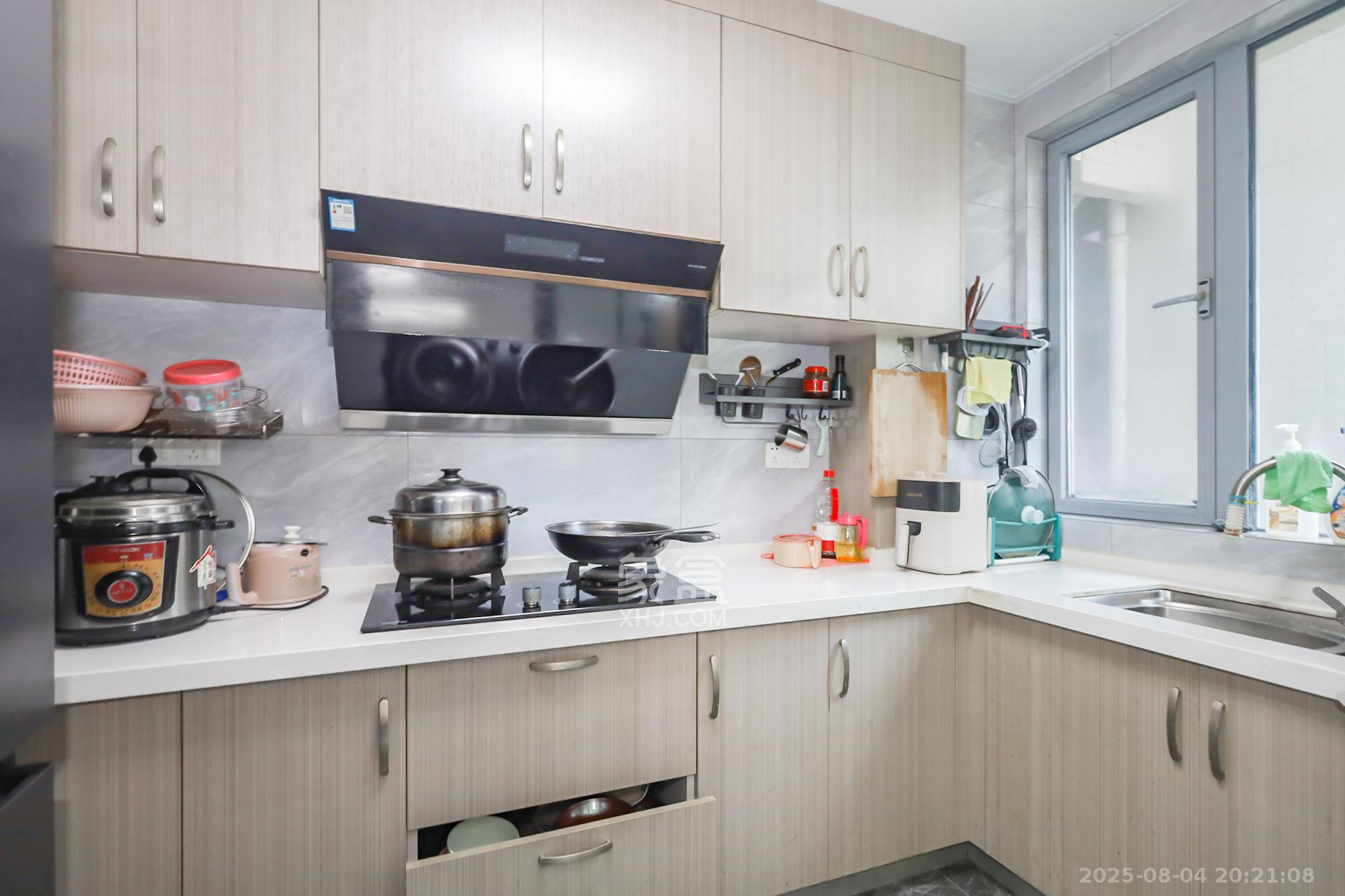 保利天禧D区 4室2厅2卫 199.0万 保利天禧D区 4室2厅2卫 199.0万厨房