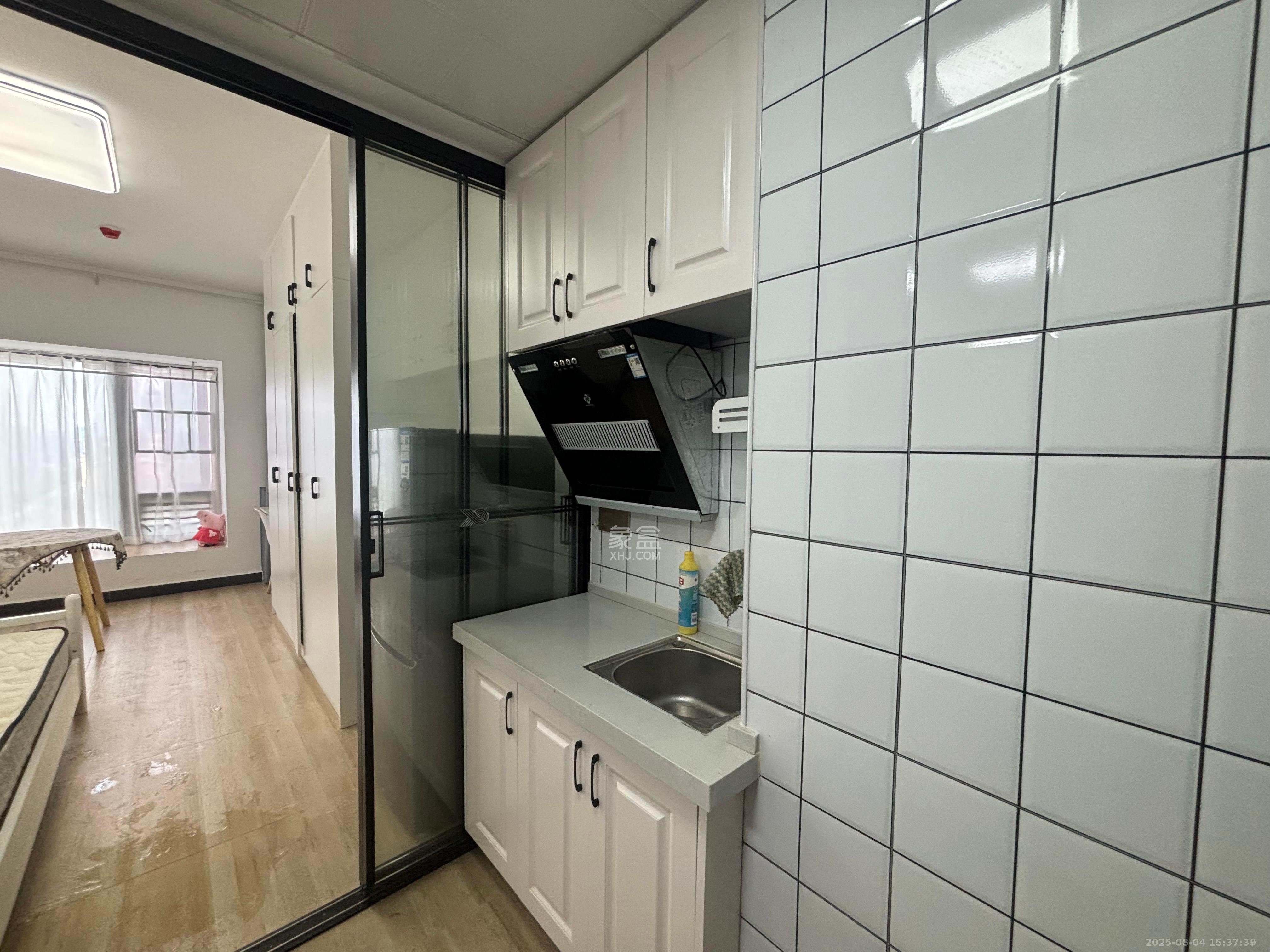 碧桂园城市之光  1室1厅1卫    1700.0元/月 碧桂园城市之光  1室1厅1卫    1700.0元/月室内图