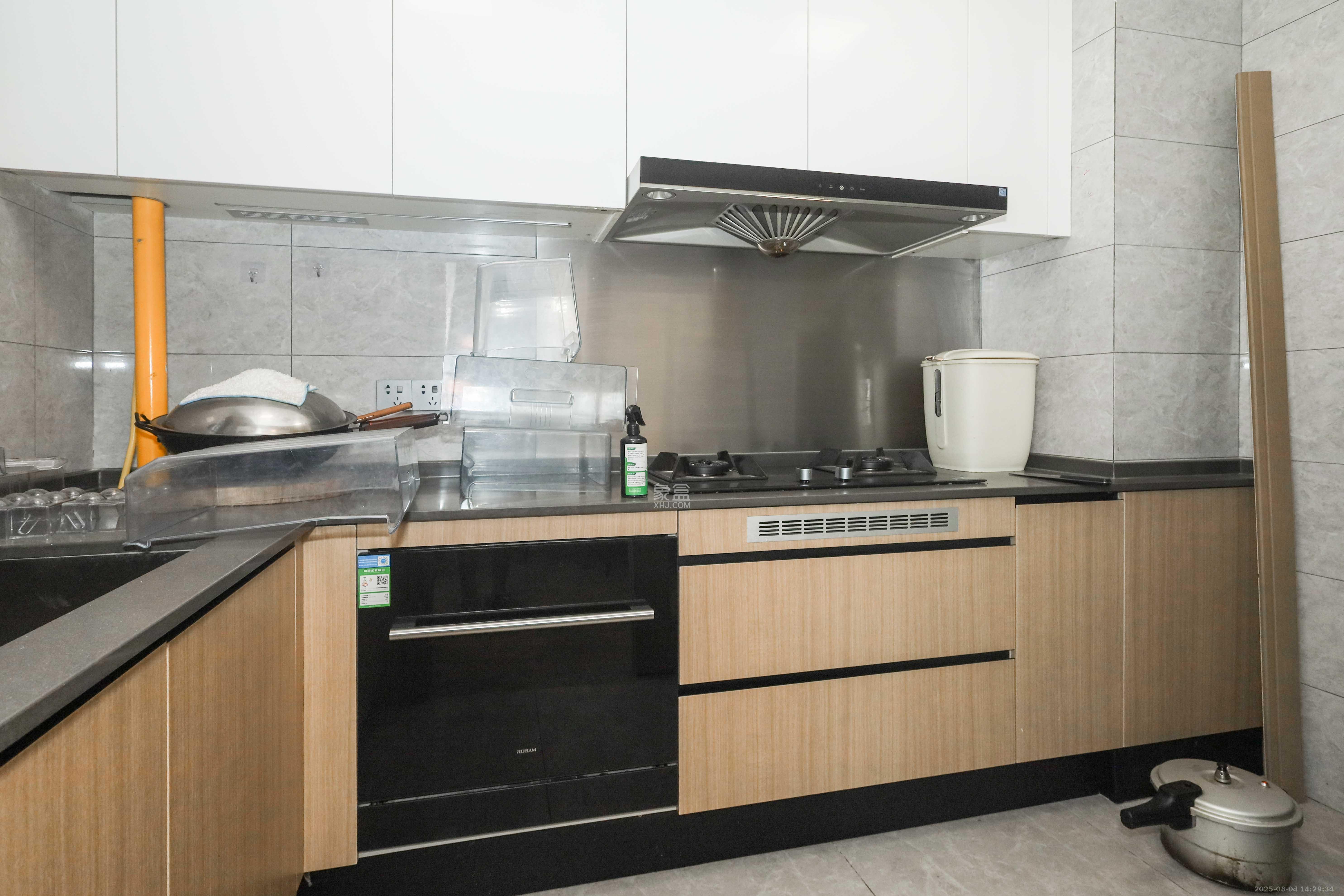 爱家当代境  4室2厅2卫    160.0万 爱家当代境  4室2厅2卫    160.0万厨房