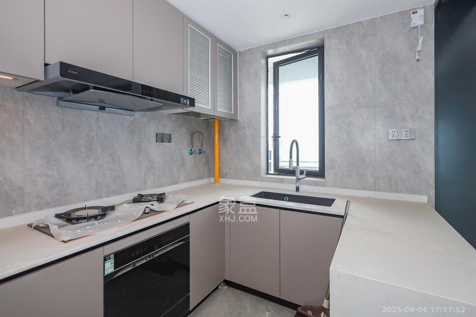 万科森林公园  1室0厅0卫    180.0万厨房