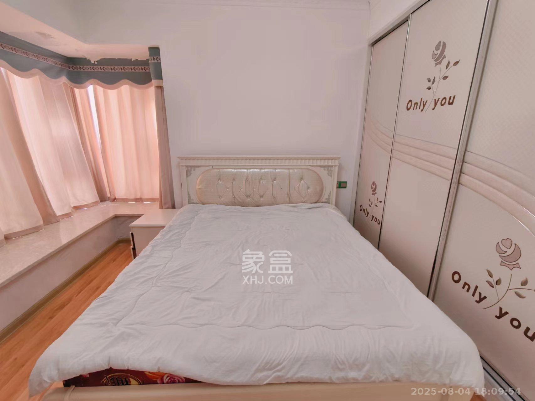 蓝山郡  3室2厅1卫    2400.0元/月室内图