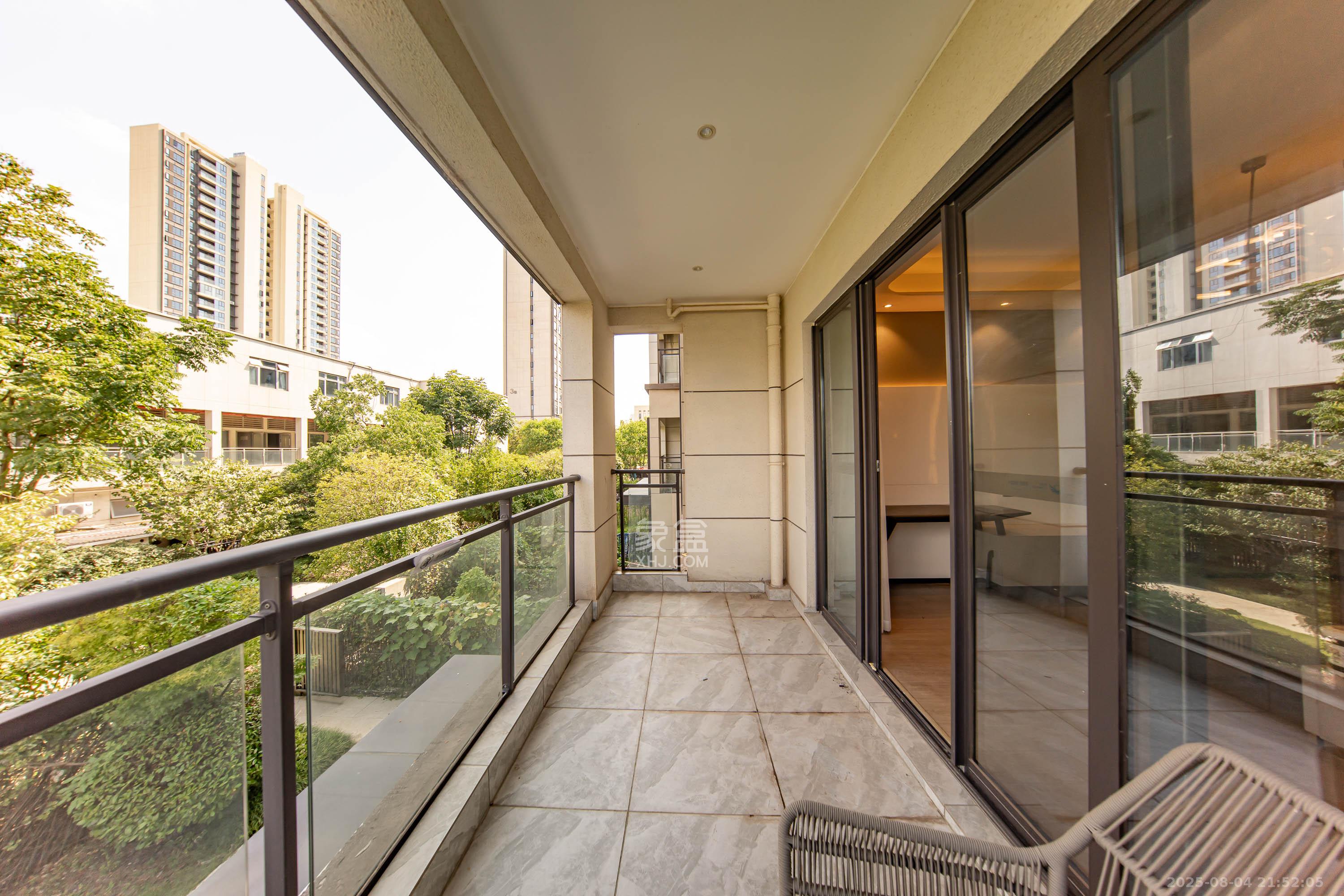 碧桂园智慧城市  5室2厅3卫    300.0万阳台