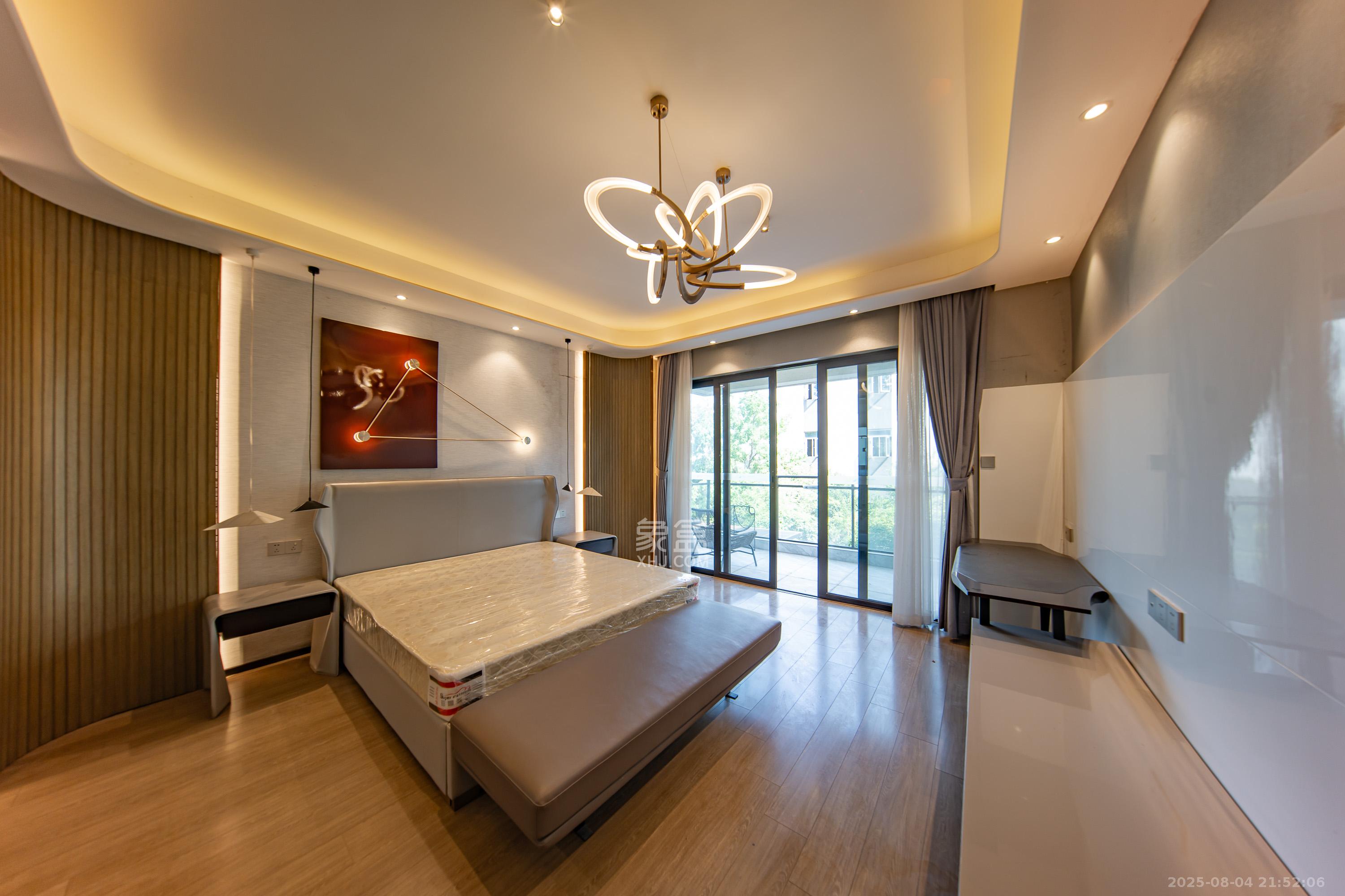 碧桂园智慧城市  5室2厅3卫    300.0万卧室