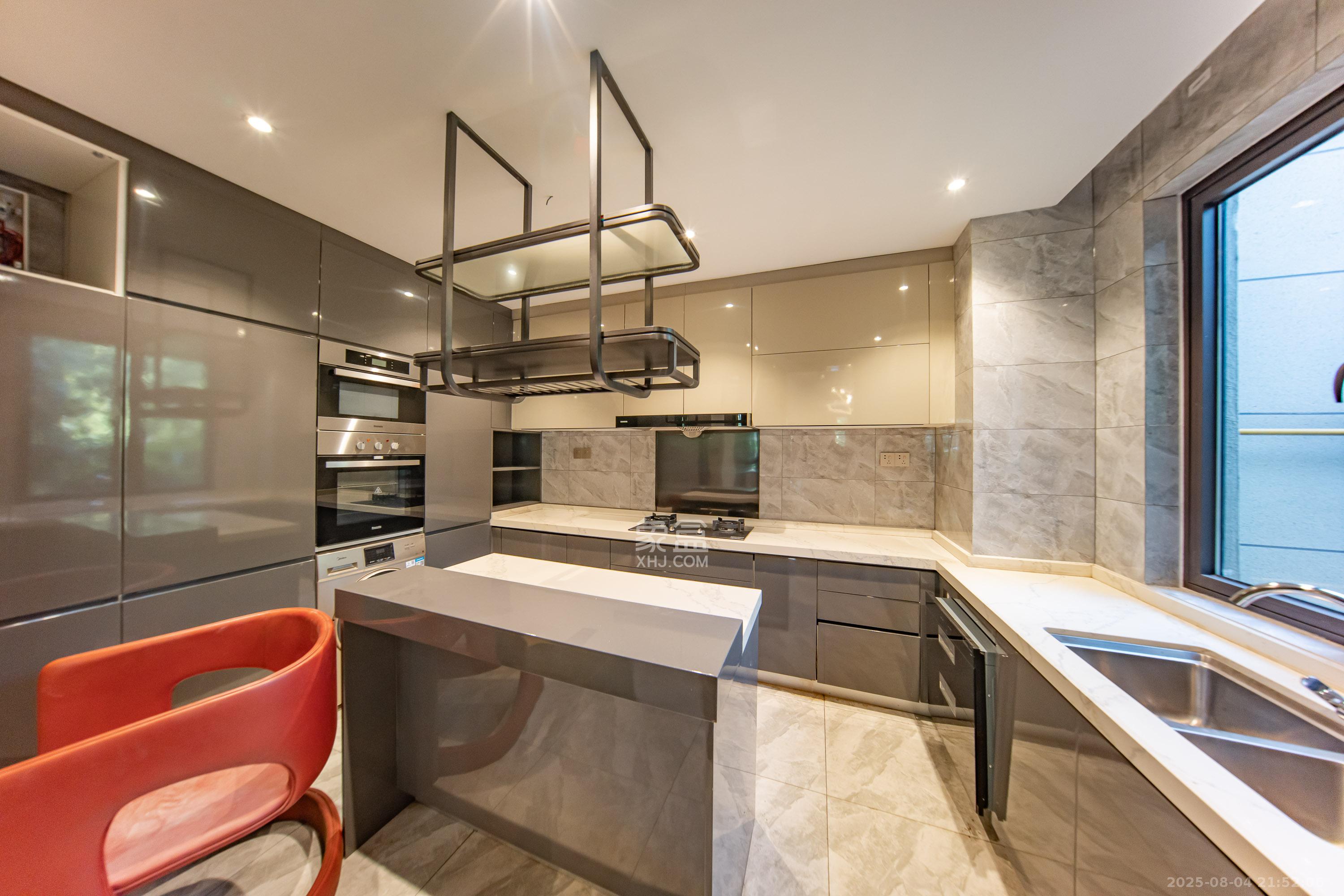 碧桂园智慧城市  5室2厅3卫    300.0万厨房