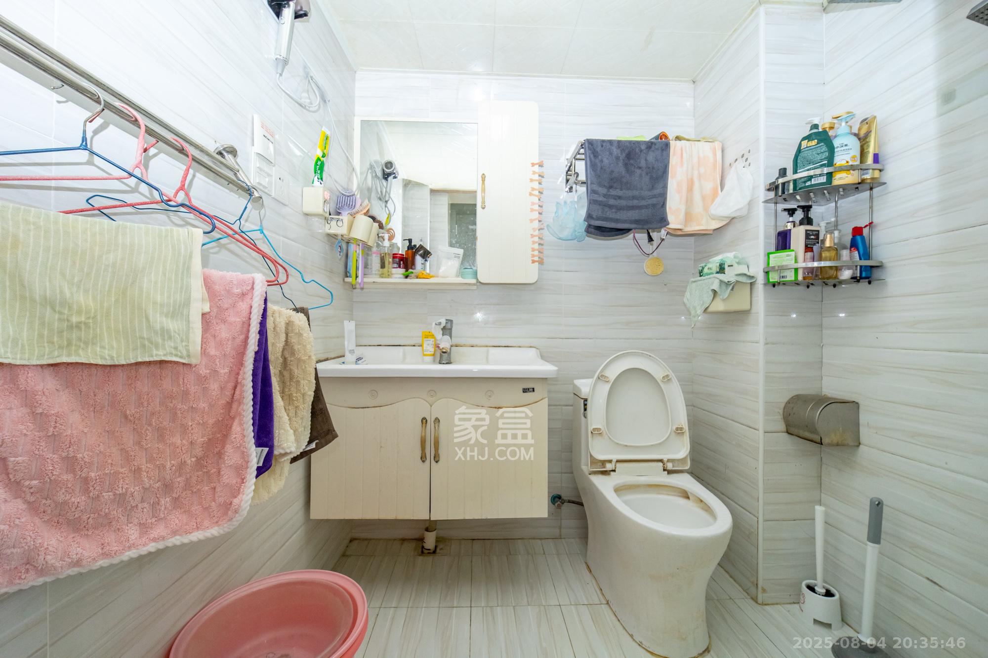 印山蓝色海岸 2室1厅1卫 34.8万 印山蓝色海岸 2室1厅1卫 34.8万卫生间