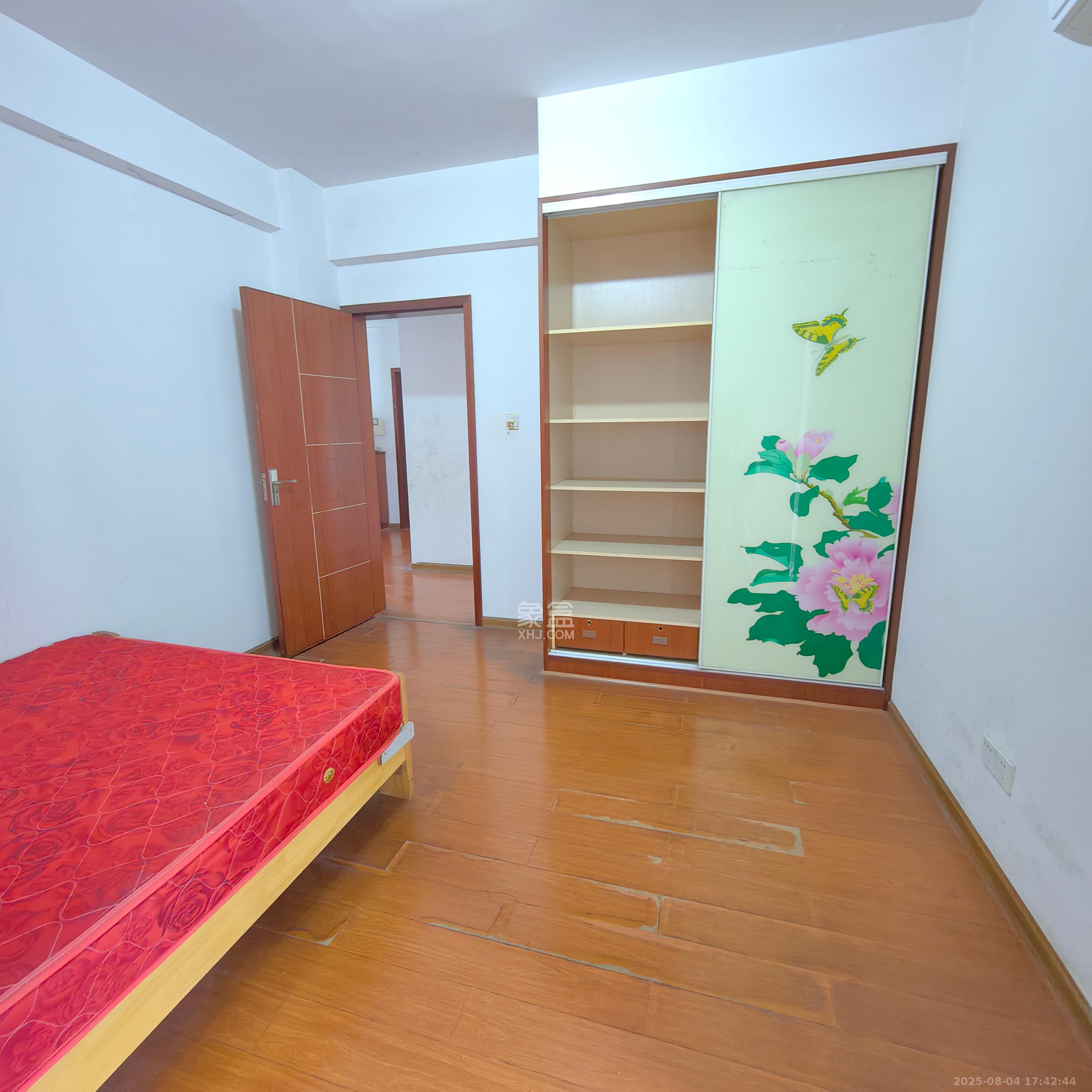 星城雅郡  3室2厅2卫    1390.0元/月 星城雅郡  3室2厅2卫    1390.0元/月室内图