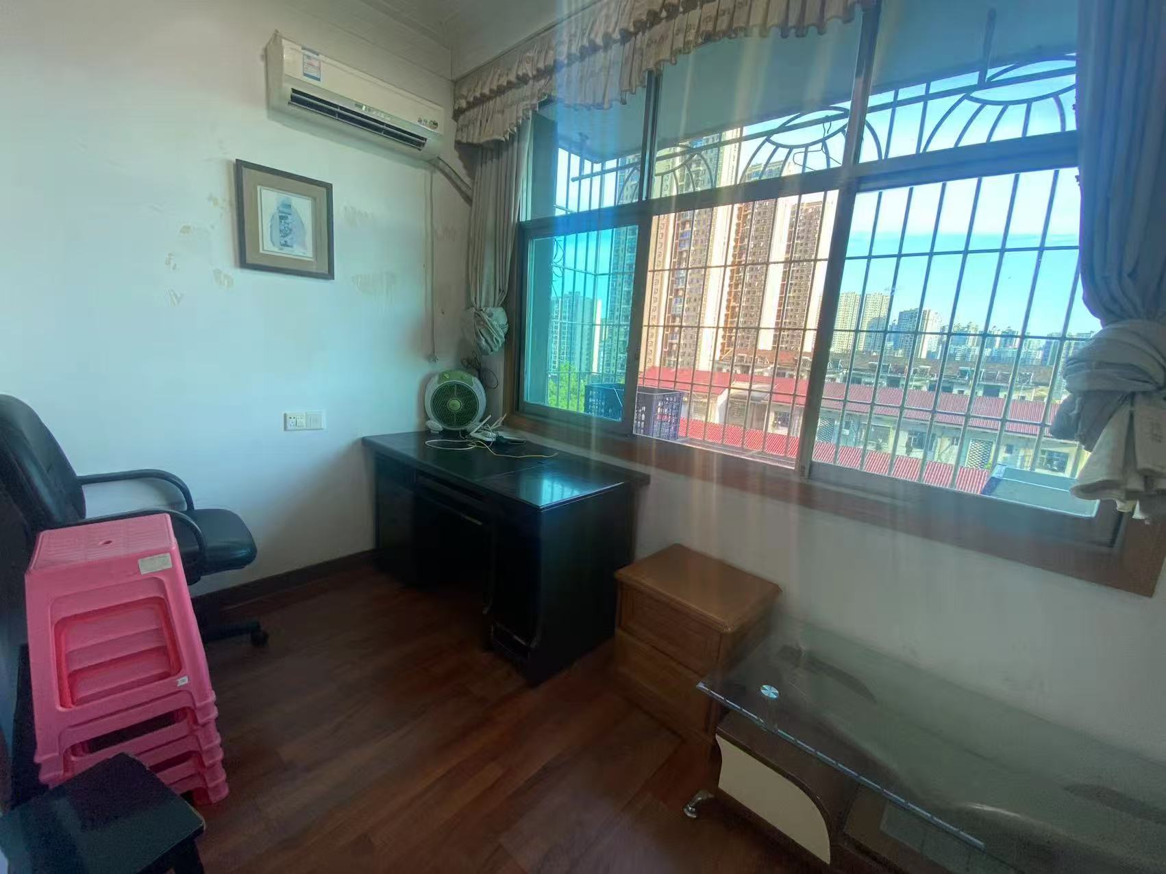 自来水公司家属楼(春檀路) 3室2厅1卫 1100.0元/月 自来水公司家属楼(春檀路) 3室2厅1卫 1100.0元/月室内图