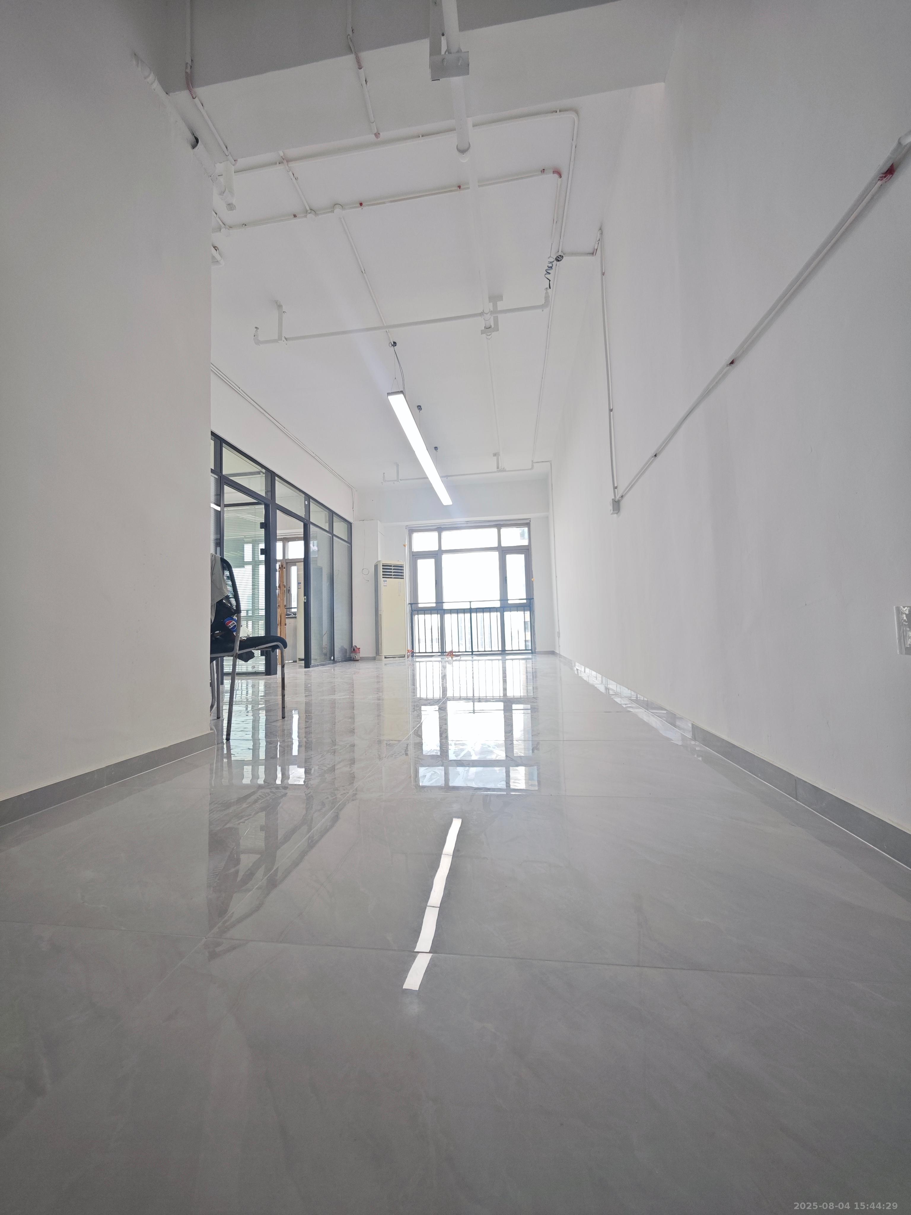 奥克斯广场  2室1厅1卫    5500.0元/月 奥克斯广场  2室1厅1卫    5500.0元/月室内图