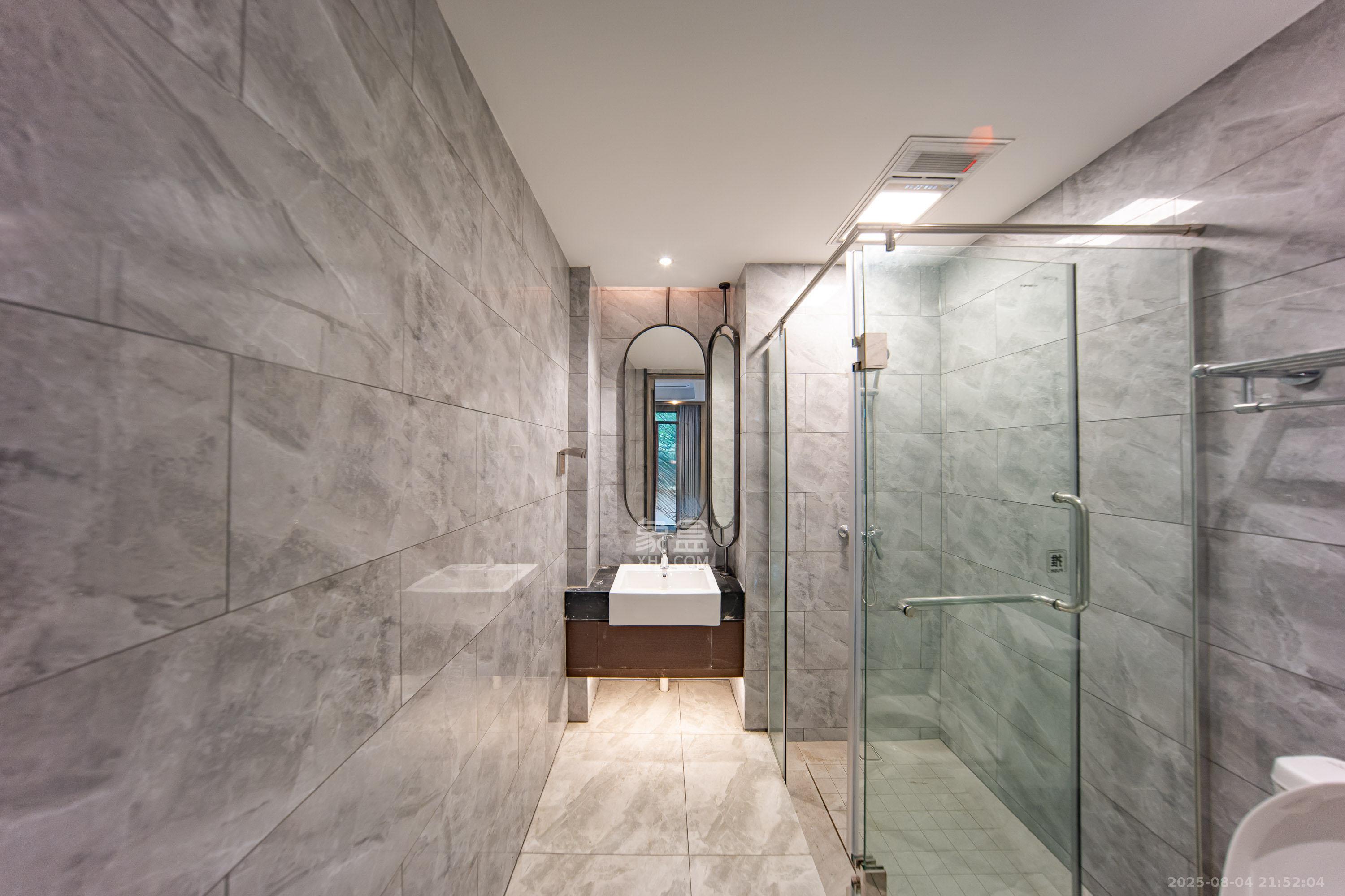 碧桂园智慧城市  5室2厅3卫    300.0万卫生间