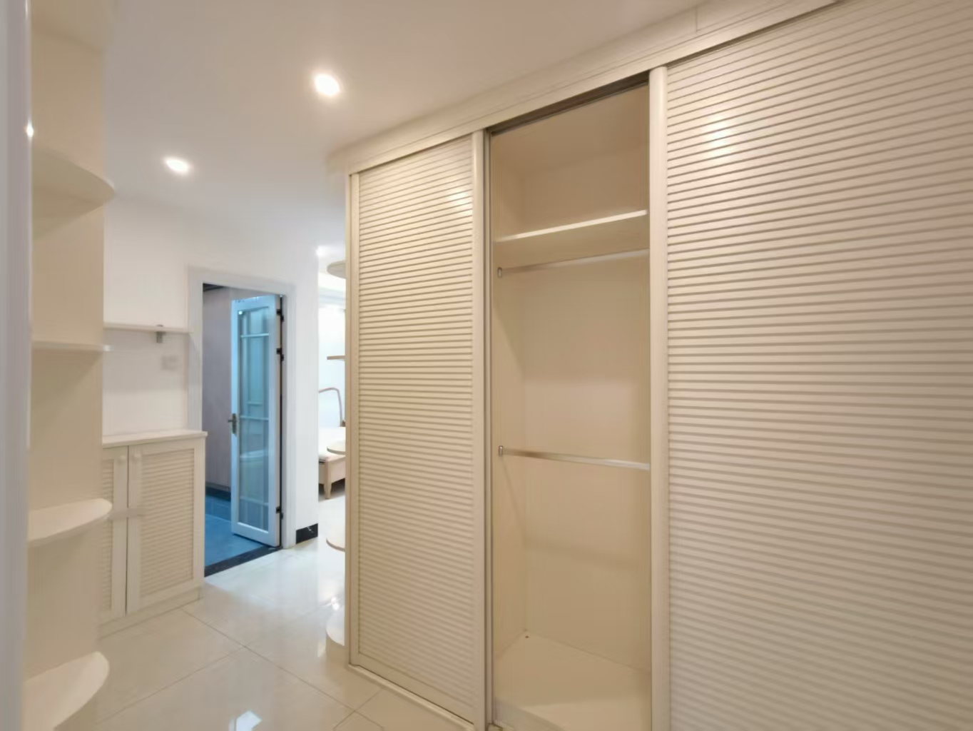 百金城小区 4室2厅2卫 4000.0元/月 百金城小区 4室2厅2卫 4000.0元/月室内图