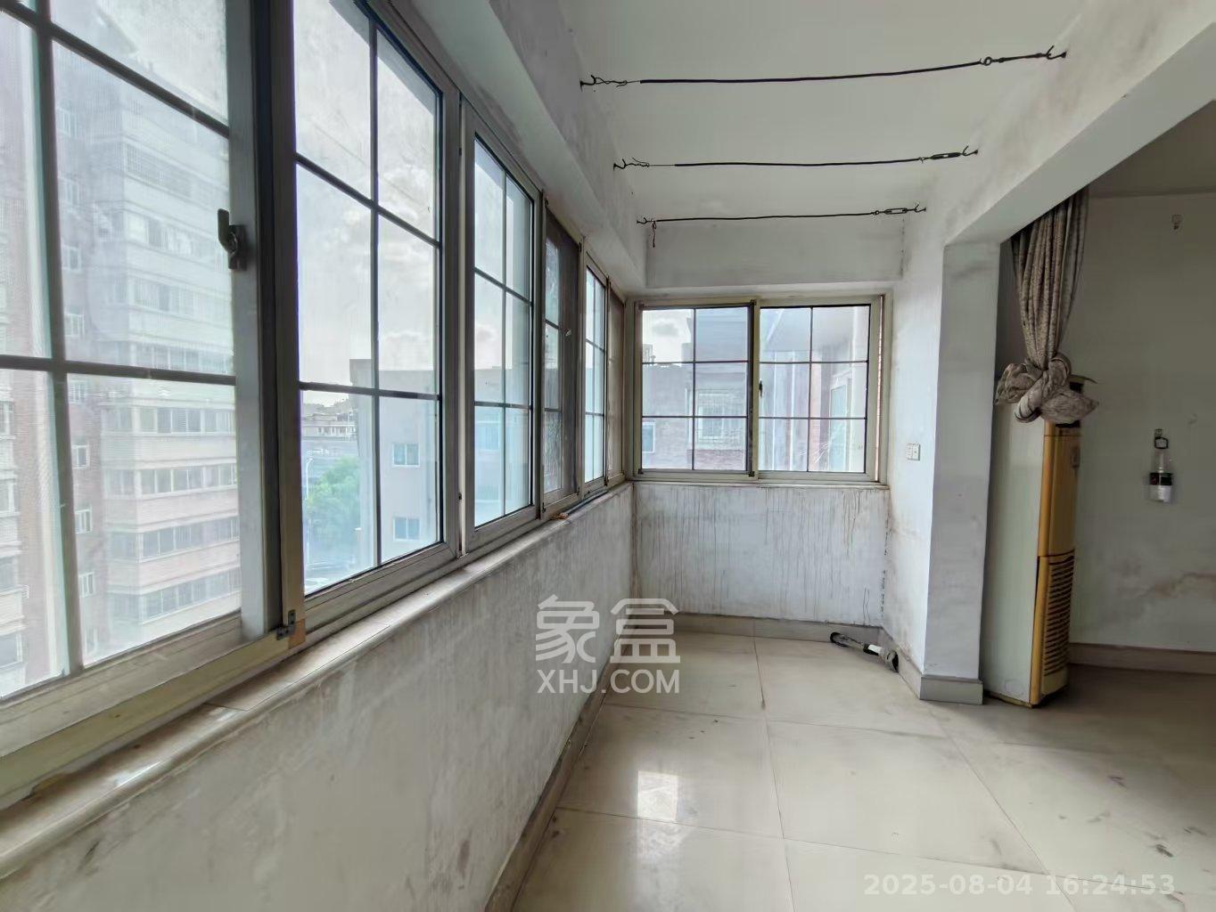 嘉盛逸林园(新合村综合楼) 3室2厅2卫 2000.0元/月 嘉盛逸林园(新合村综合楼) 3室2厅2卫 2000.0元/月室内图