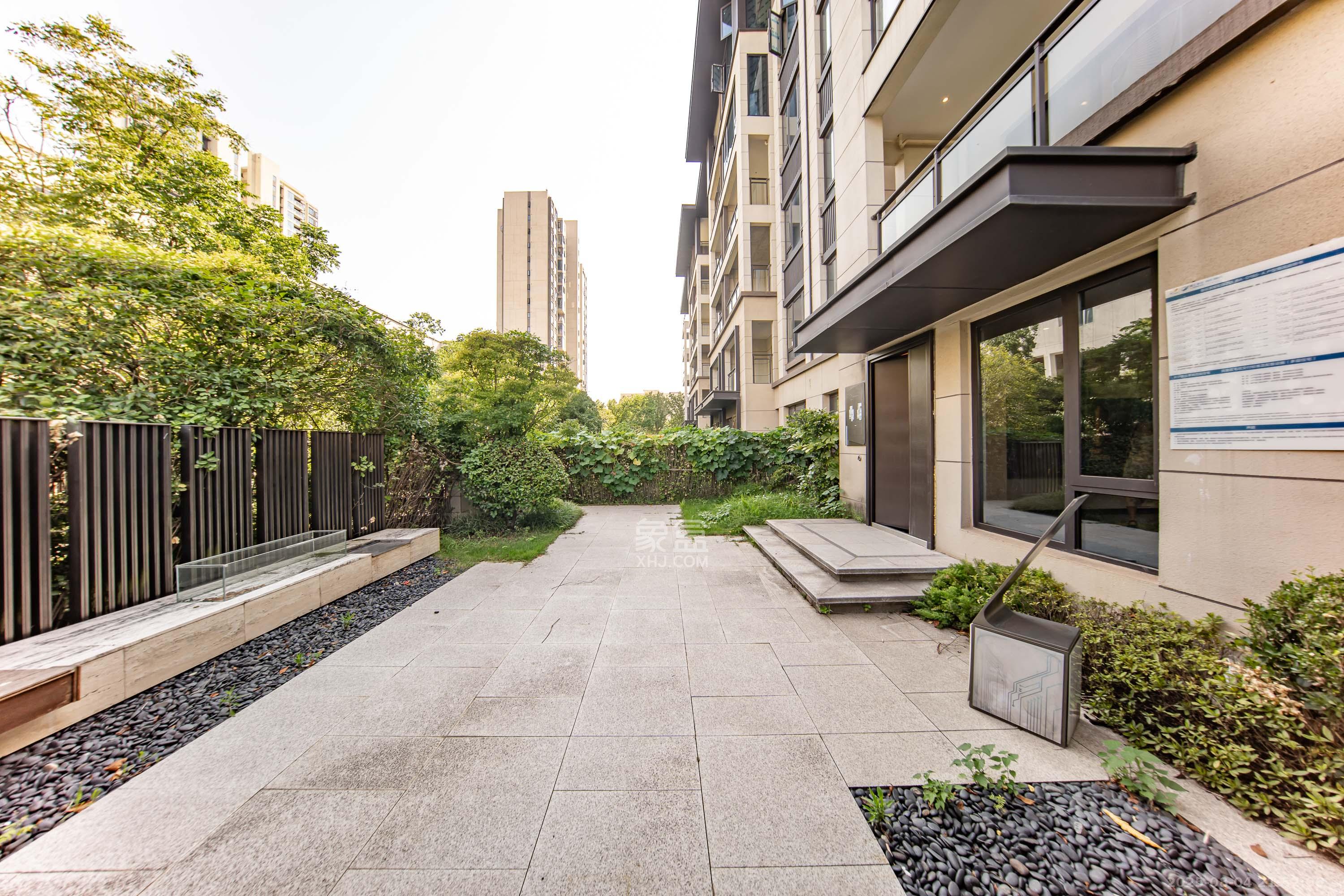 碧桂园智慧城市  5室2厅3卫    300.0万其他