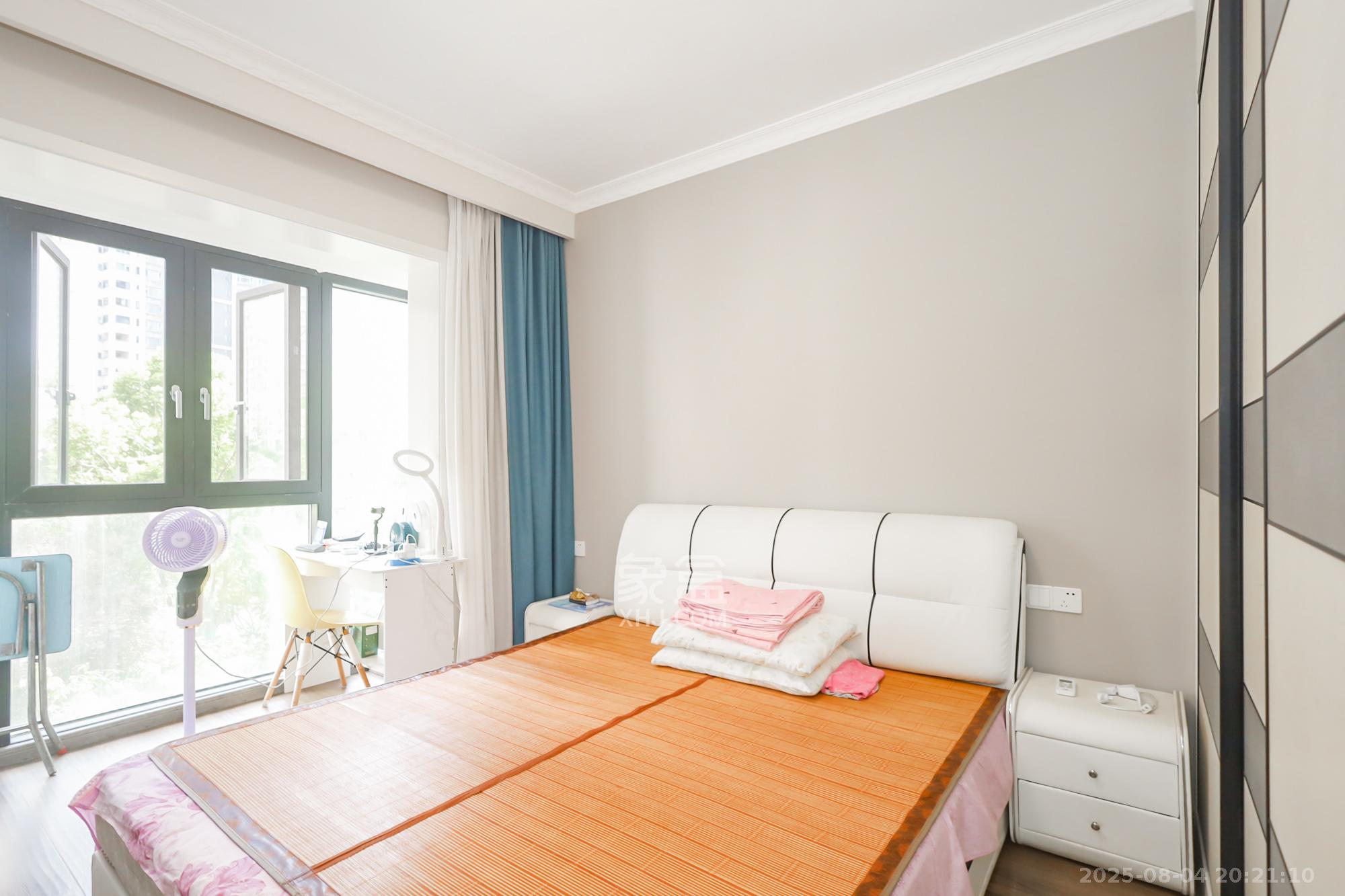 保利天禧D区 4室2厅2卫 199.0万 保利天禧D区 4室2厅2卫 199.0万卧室