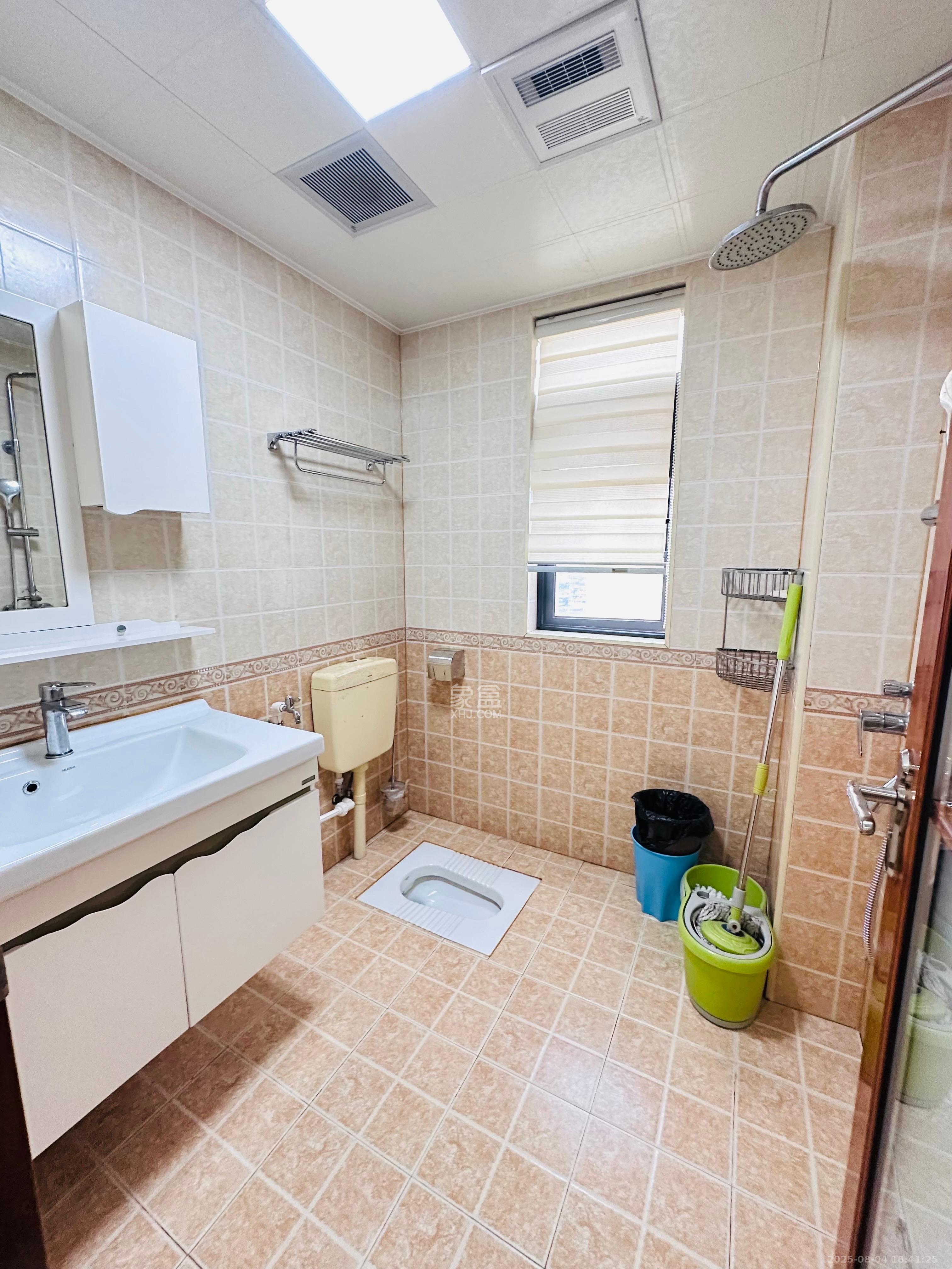 中国铁建国际城二期  3室2厅1卫    2300.0元/月 中国铁建国际城二期  3室2厅1卫    2300.0元/月室内图