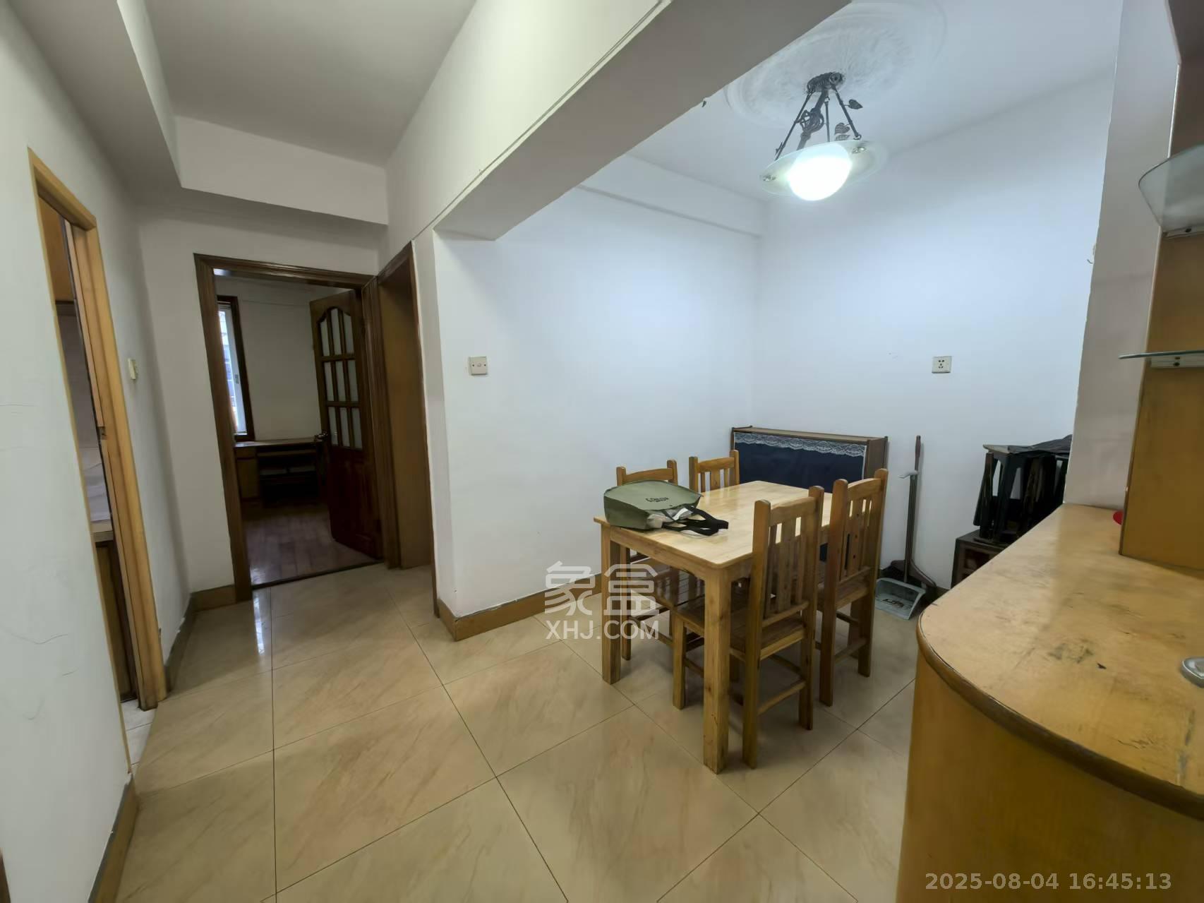 通泰街商居楼 3室2厅1卫 2400.0元/月 通泰街商居楼 3室2厅1卫 2400.0元/月室内图