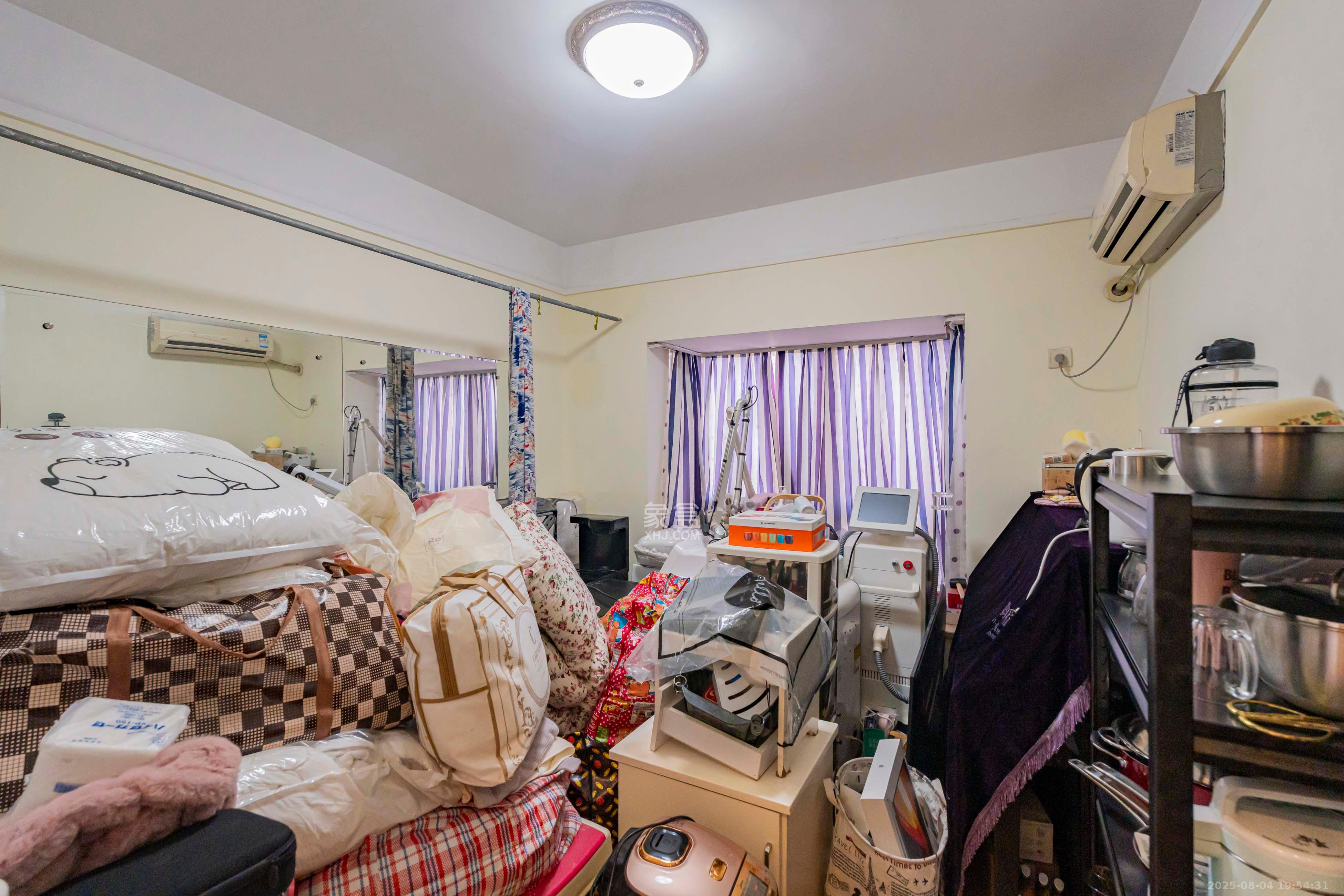 月湖兰庭  3室2厅2卫   94.00万卧室