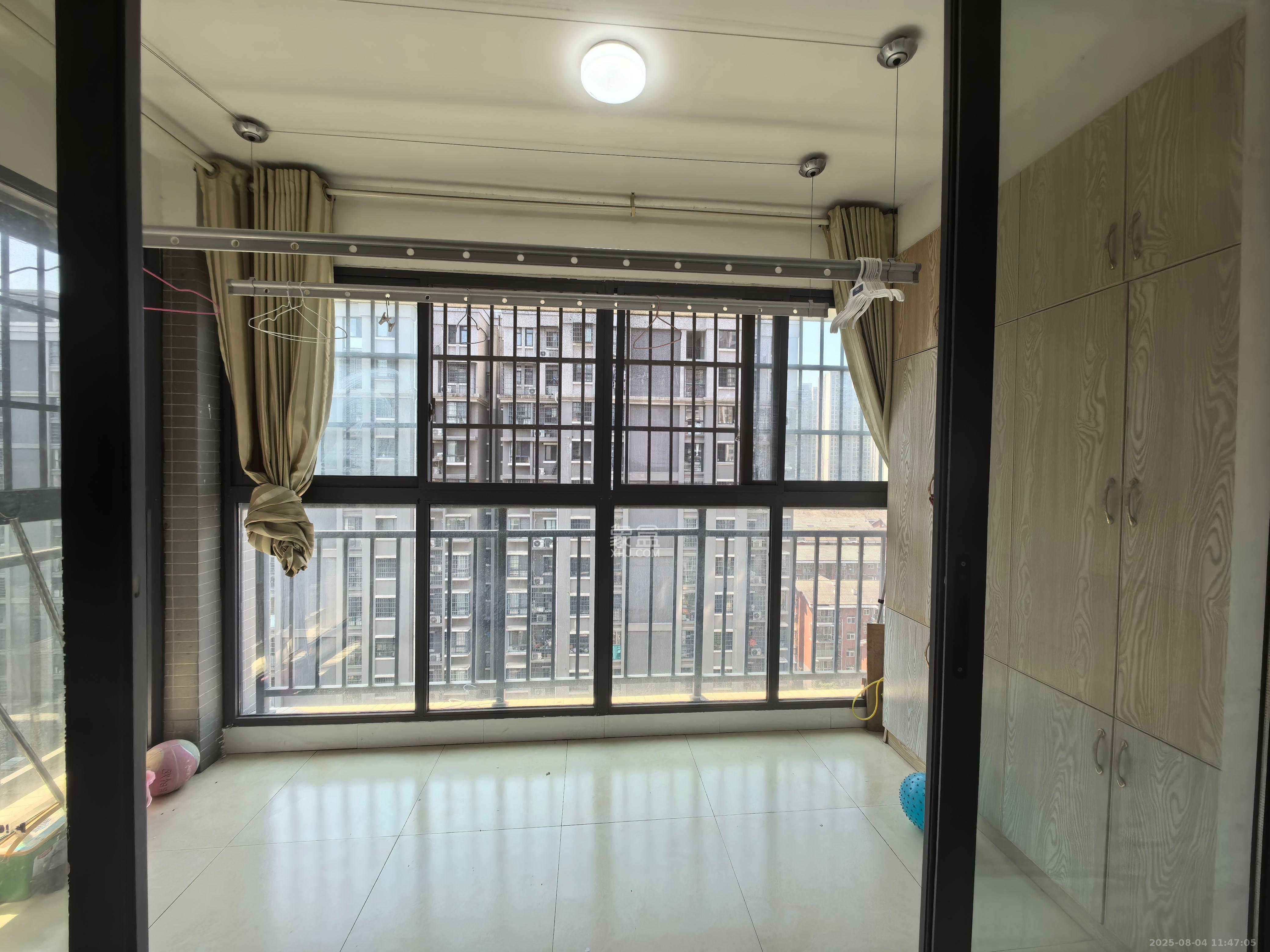 丰源国际  3室2厅2卫   1800.00元/月室内图