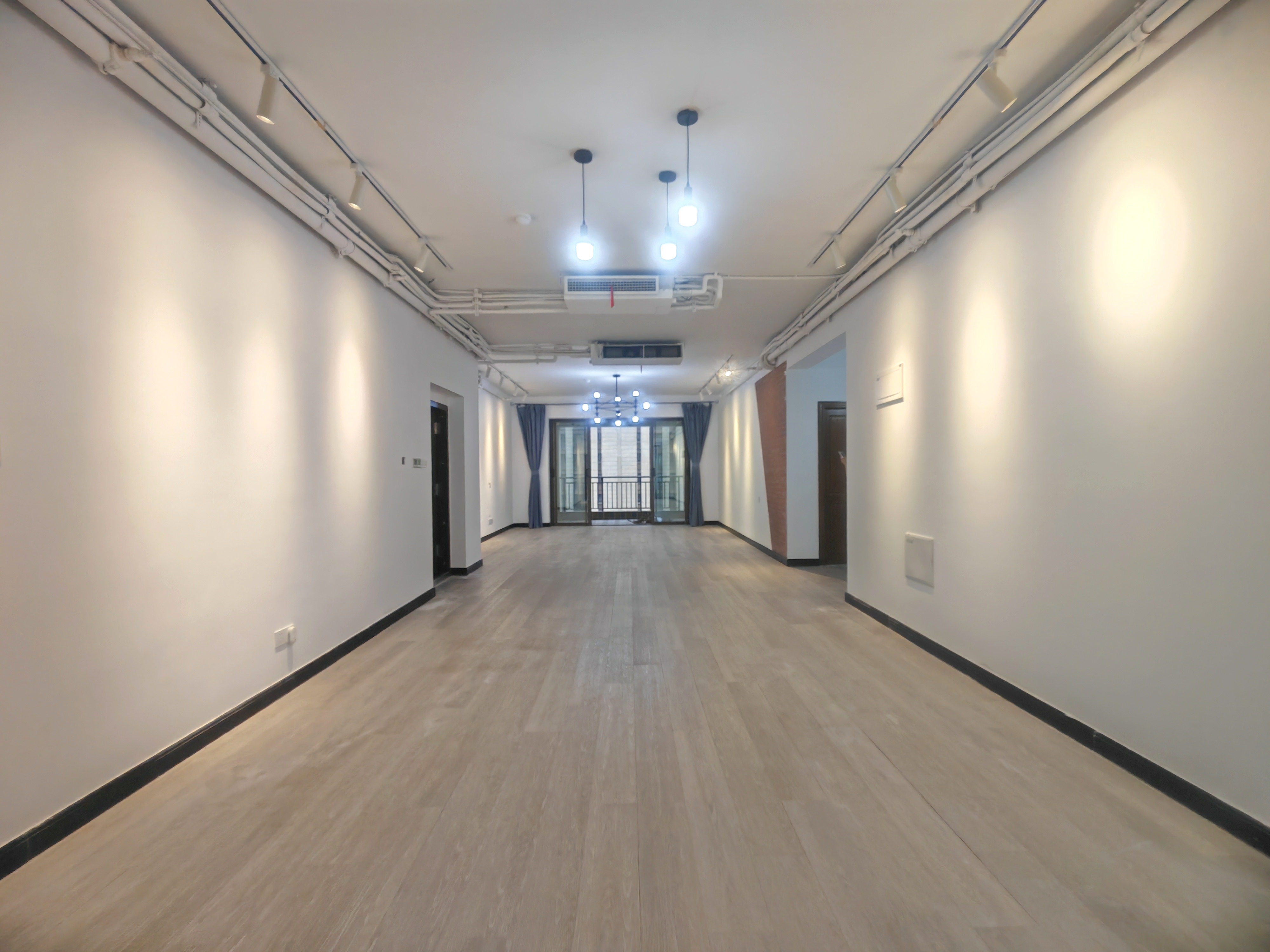 海航豪庭南苑 4室2厅4卫 8000.0元/月 海航豪庭南苑 4室2厅4卫 8000.0元/月室内图