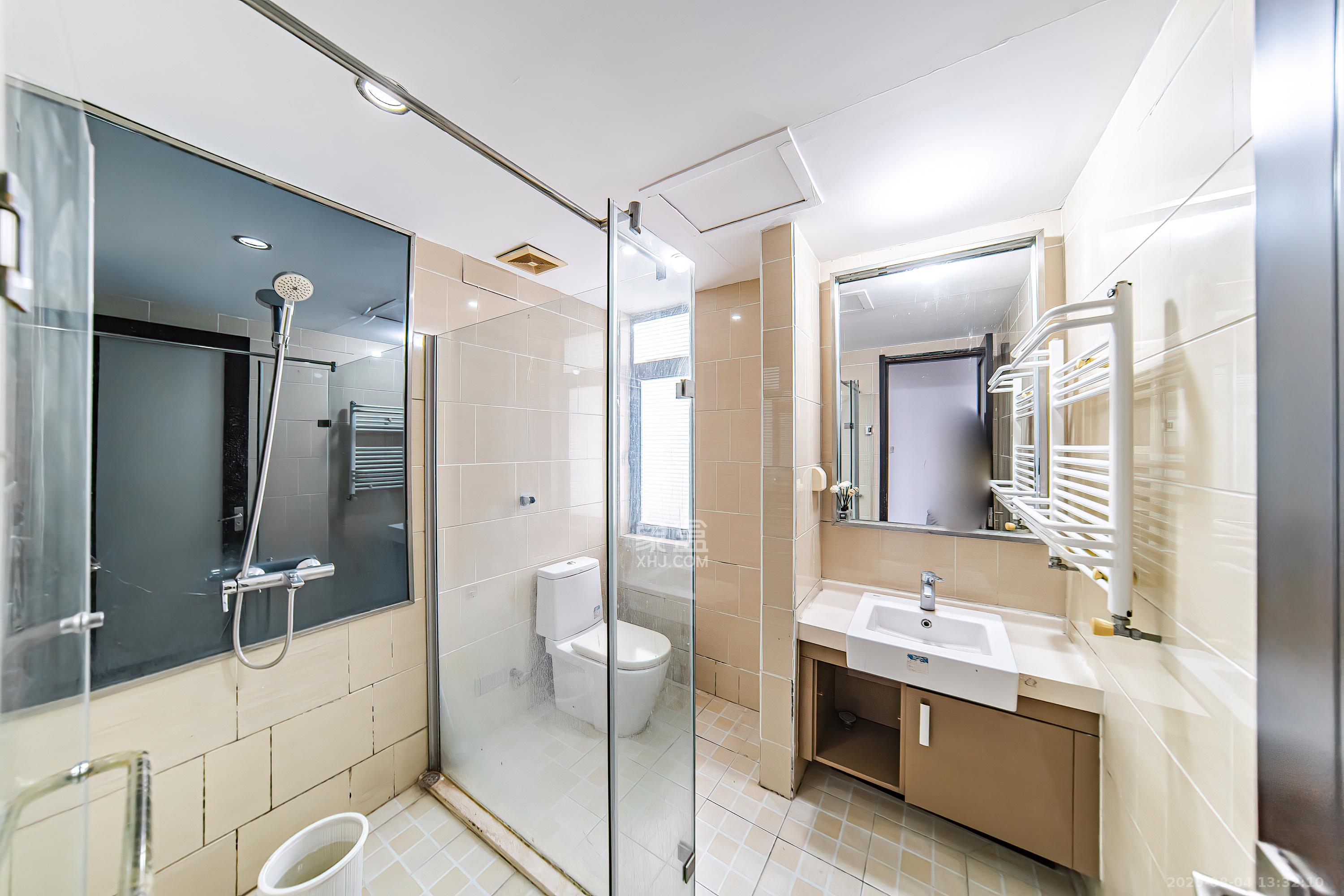 阳光100三期  3室2厅2卫    128.0万 阳光100三期  3室2厅2卫    128.0万卫生间