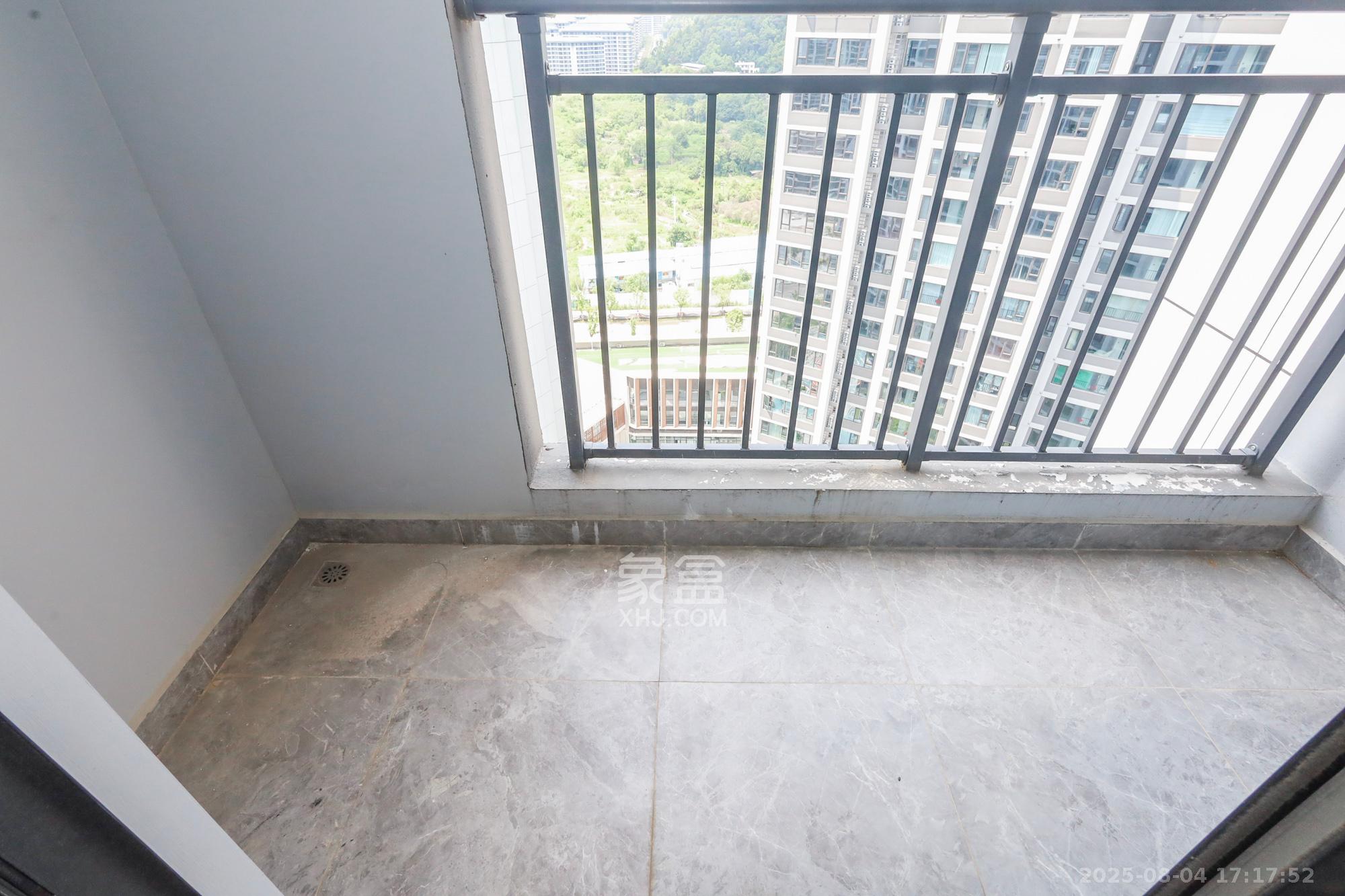 万科森林公园  1室0厅0卫    180.0万阳台