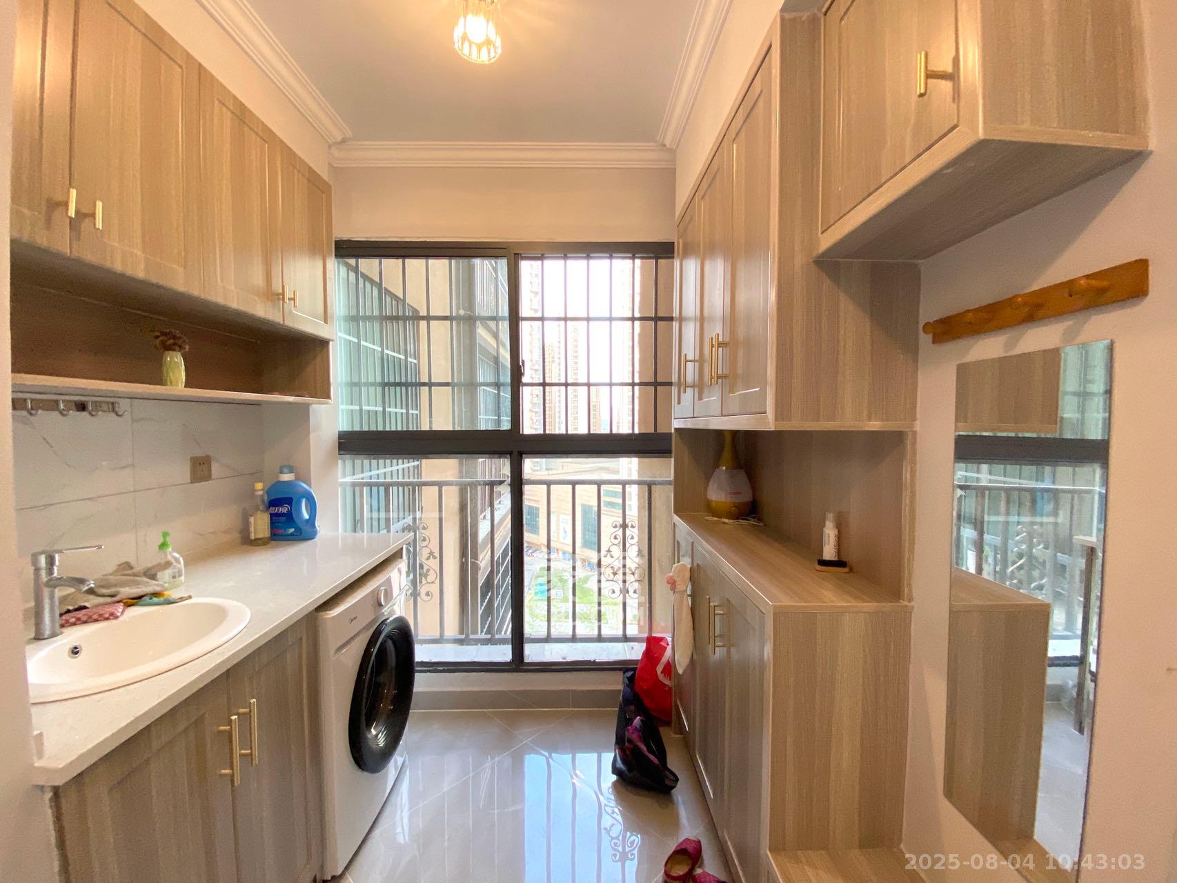 金侨城 3室2厅1卫 2000.0元/月 金侨城 3室2厅1卫 2000.0元/月室内图