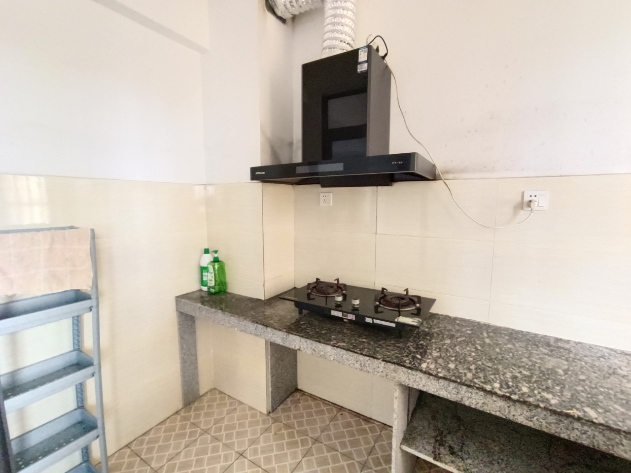 荣锦花园  3室2厅2卫    2400.0元/月 荣锦花园  3室2厅2卫    2400.0元/月室内图