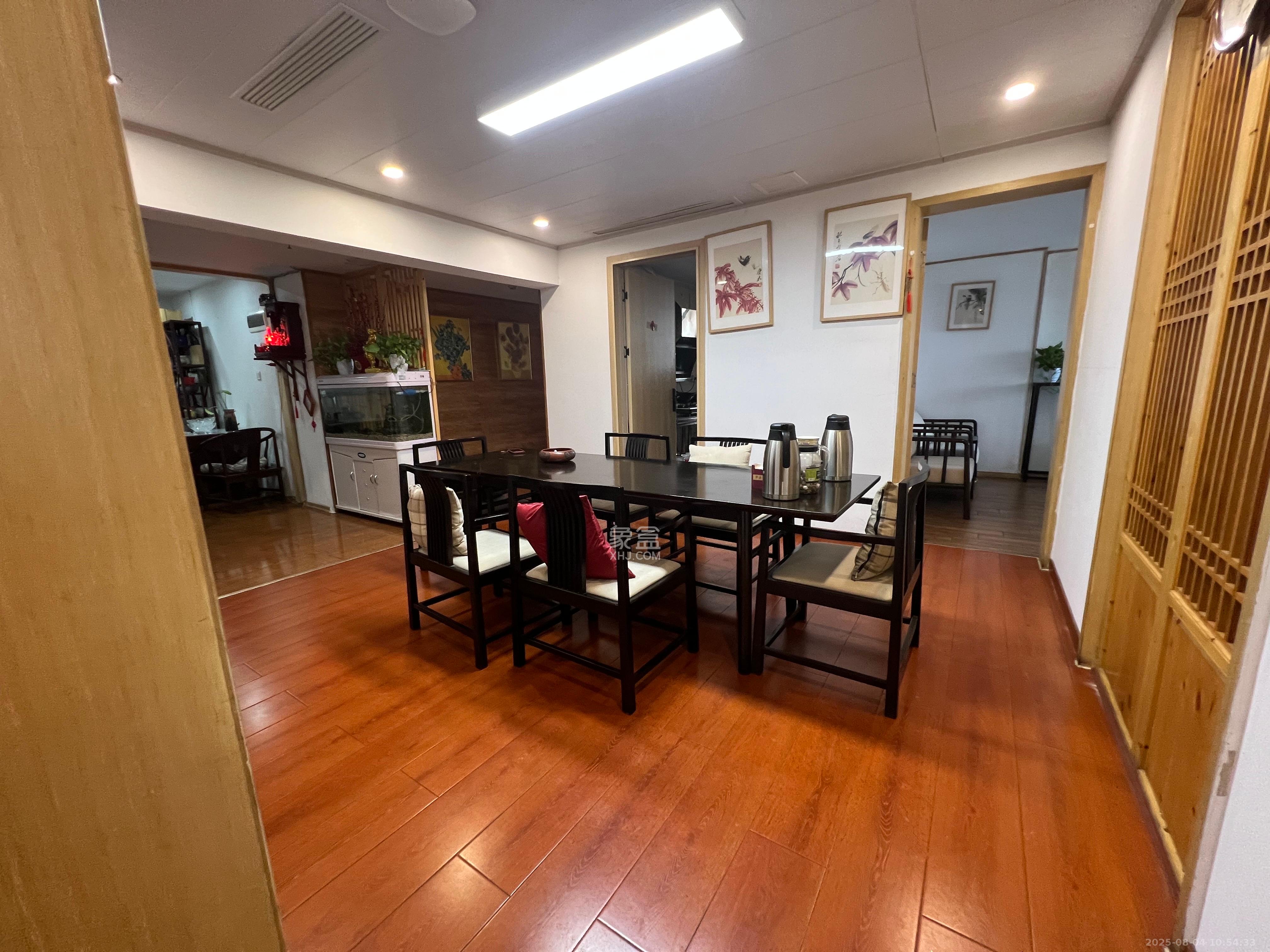 上东辛顿公寓 1室2厅1卫 6800.0元/月 上东辛顿公寓 1室2厅1卫 6800.0元/月室内图