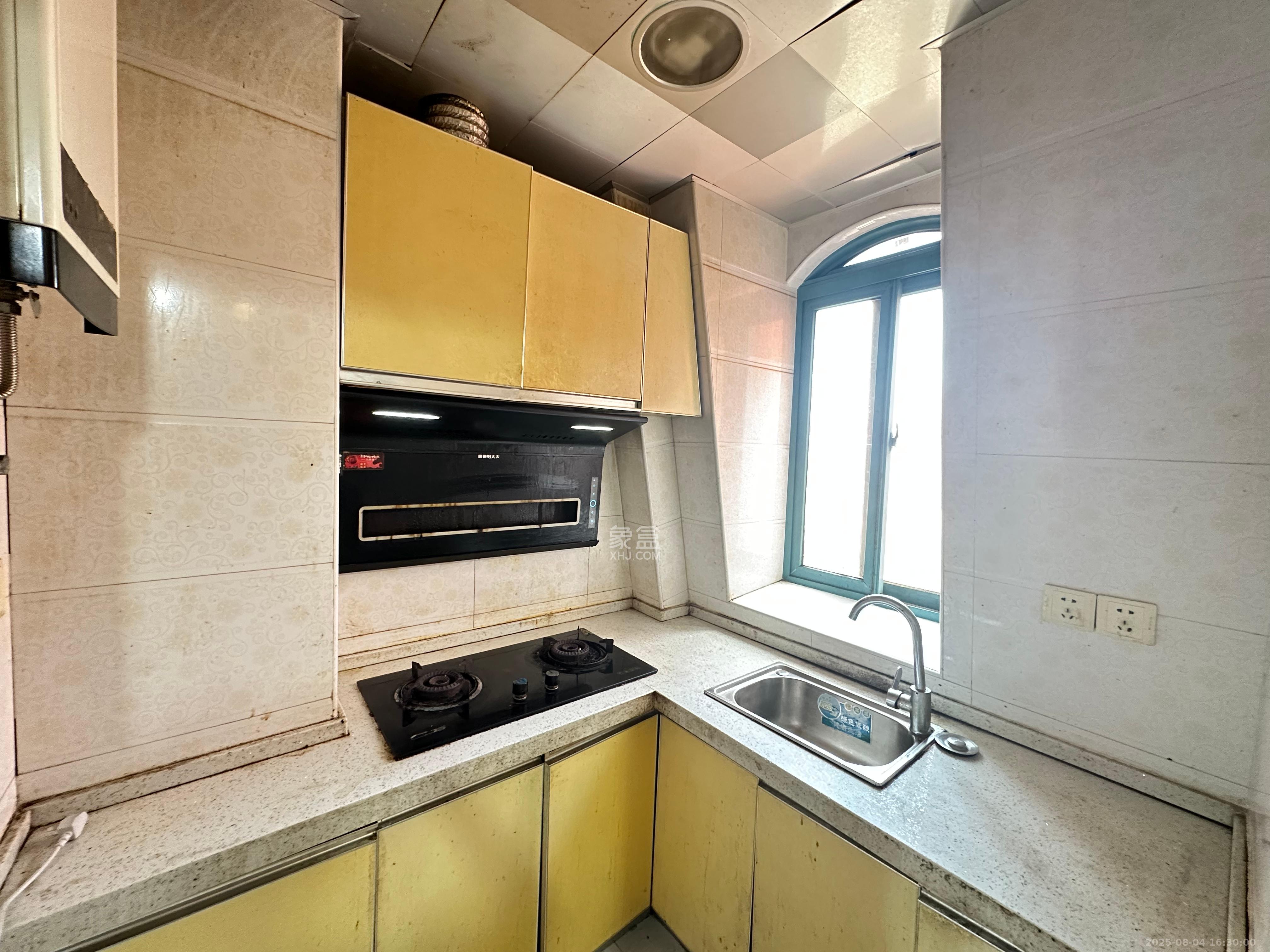 蝴蝶谷 2室2厅1卫 1400.0元/月 蝴蝶谷 2室2厅1卫 1400.0元/月室内图