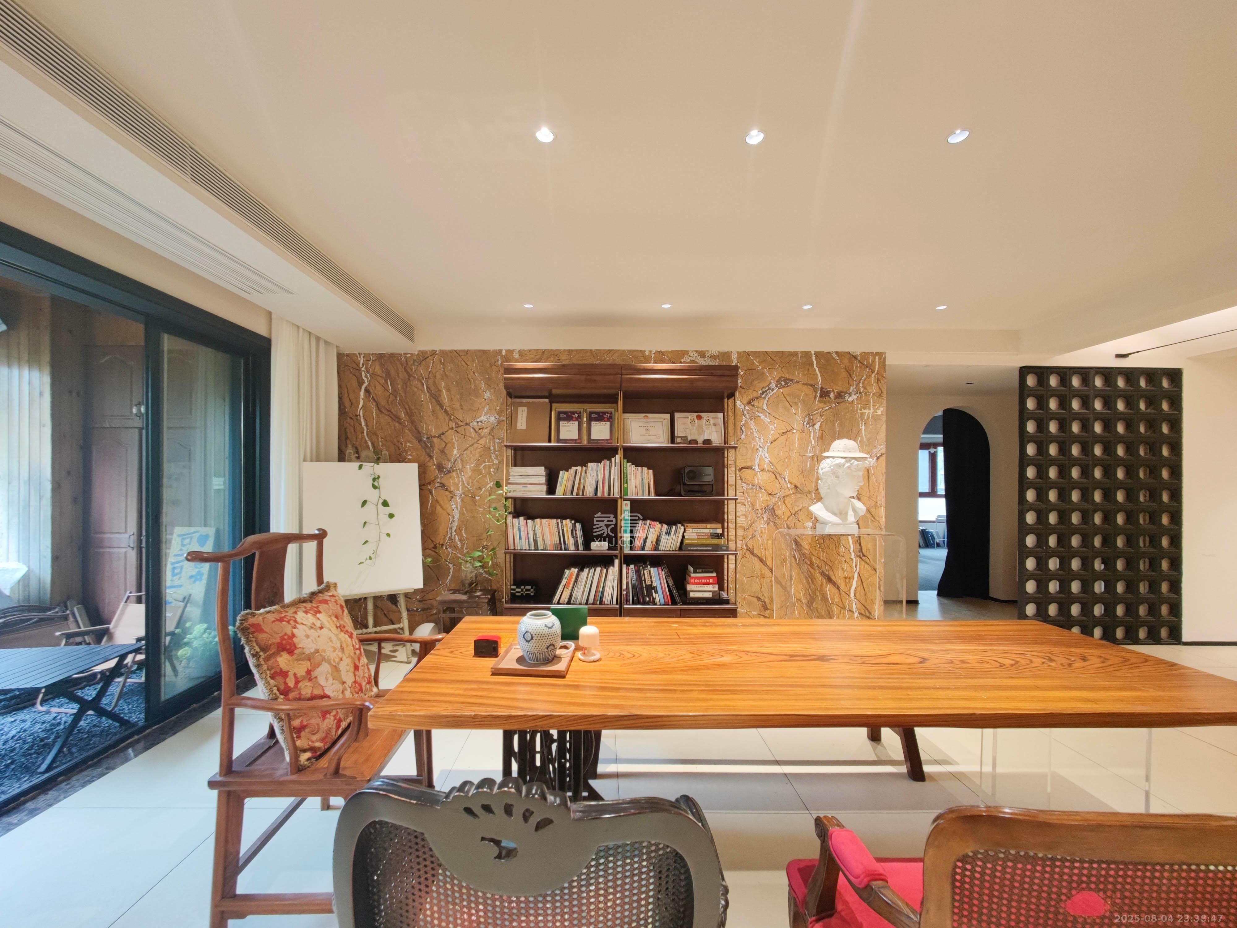 五矿万境水岸二期(五矿万境水岸和苑)  5室2厅3卫    380.0万 五矿万境水岸二期(五矿万境水岸和苑)  5室2厅3卫    380.0万客厅