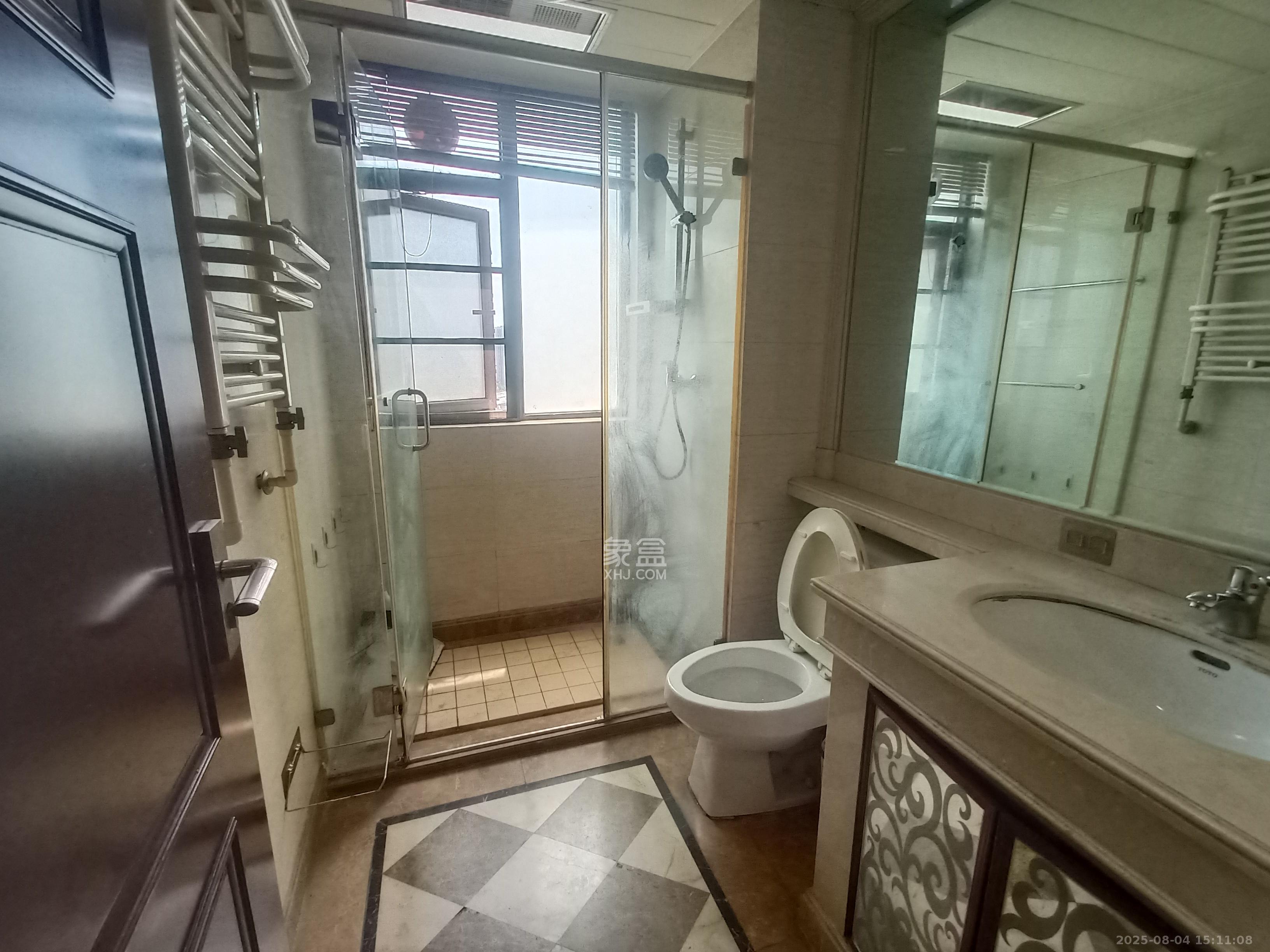 中海国际一期 4室2厅2卫 2600.0元/月 中海国际一期 4室2厅2卫 2600.0元/月室内图