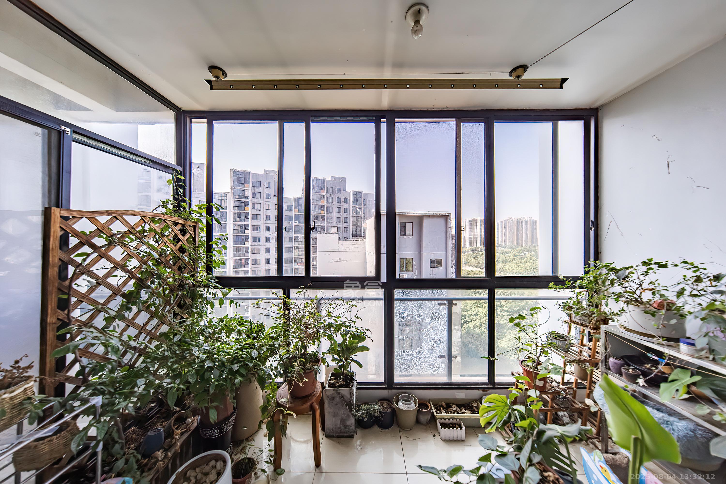 阳光100三期  3室2厅2卫    128.0万 阳光100三期  3室2厅2卫    128.0万阳台