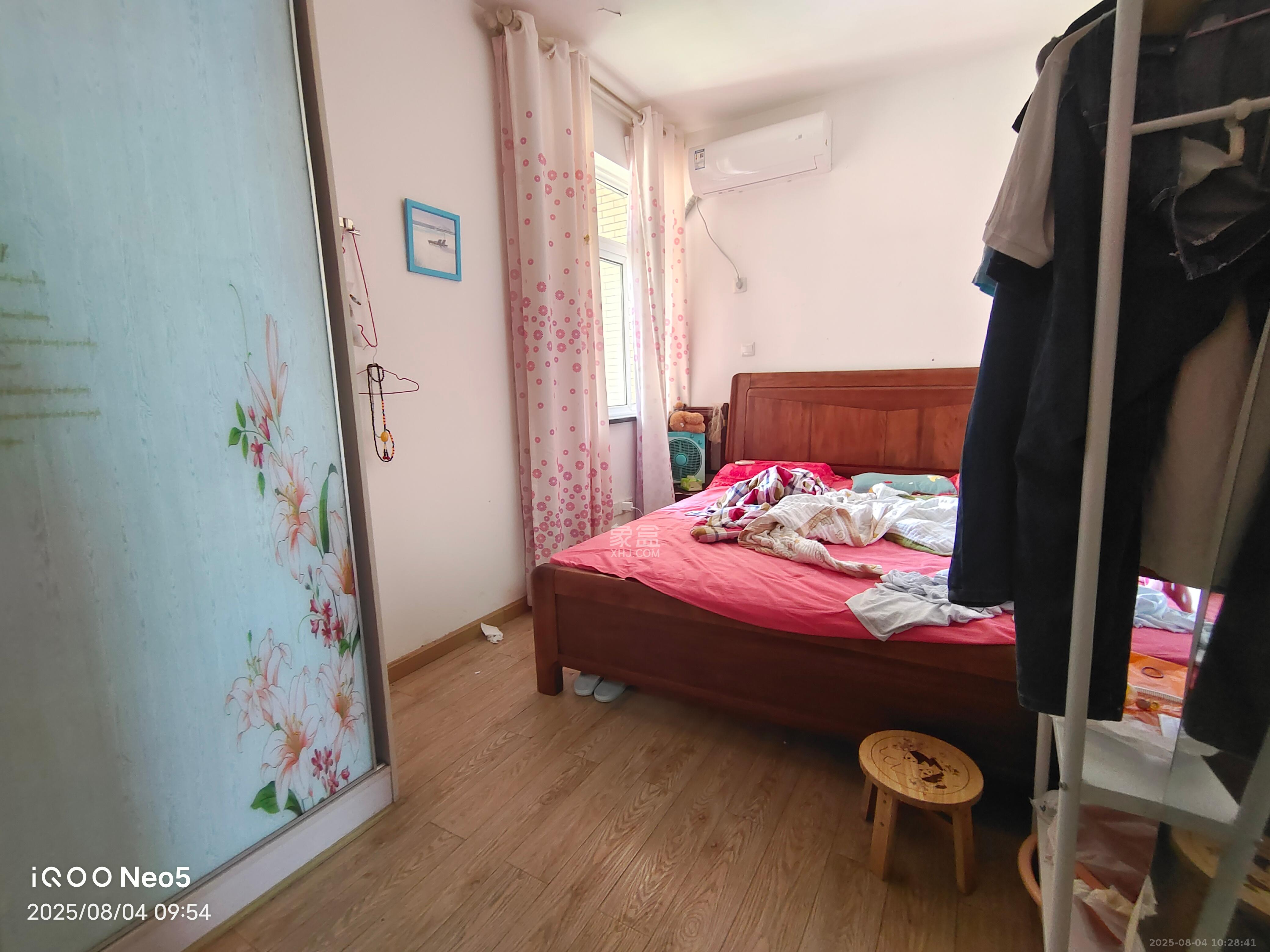 鄱阳小区  6室2厅2卫    2000.0元/月室内图