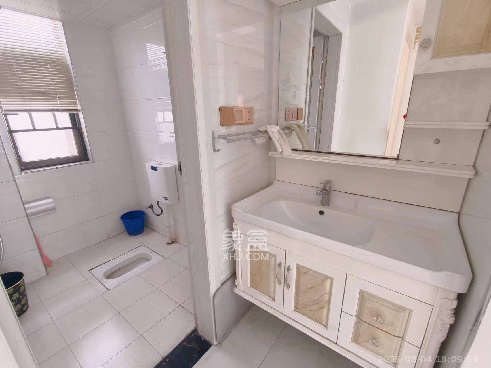 蓝山郡  3室2厅1卫    2400.0元/月室内图